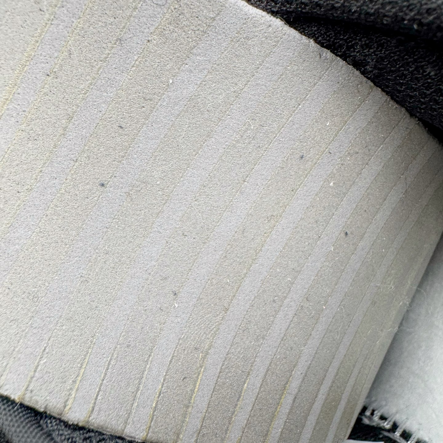 图片[10]-＃YC纯原 NK Dunk Low 莓莓熊 DD1503-101 当甜美的莓果粉，遇见深邃的夜幕黑，谱写出一份给少女心的温柔情书。鞋身如同被莓果汁液浸染过的晨曦，侧翼的粉色Swoosh是划过天际的灵动轨迹。独特的鞋带系统，系住的是不拘一格的个性，它懂得你的甜美，更欣赏你的酷。定制系列天花板 无原鞋不开发 全系列得物原鞋一比一校对开发 配色持续更新中 终端对接 优势输出 全套原厂楦头原纸板数据档案倾力打造 原汁原味莞产 极致还原 圈内最强针车工艺 高端零售指定版 广东原厂配套原盒原标 鞋盒分三个尺码段 原厂冲刀 超高清洁度 全鞋零毛边皮料切割 采用原厂百宏鞋带以及原厂百宏织唛舌标 内标可供原厂几率过验 进口原装条纹中底布 四线拉帮白色点胶 原厂拉帮手法遵循公司 原厂电绣 极致还原 尺码：36 36.5 37.5 38 38.5 39 40 40.5 41 42 42.5 43 44 44.5 45 46-选品中心