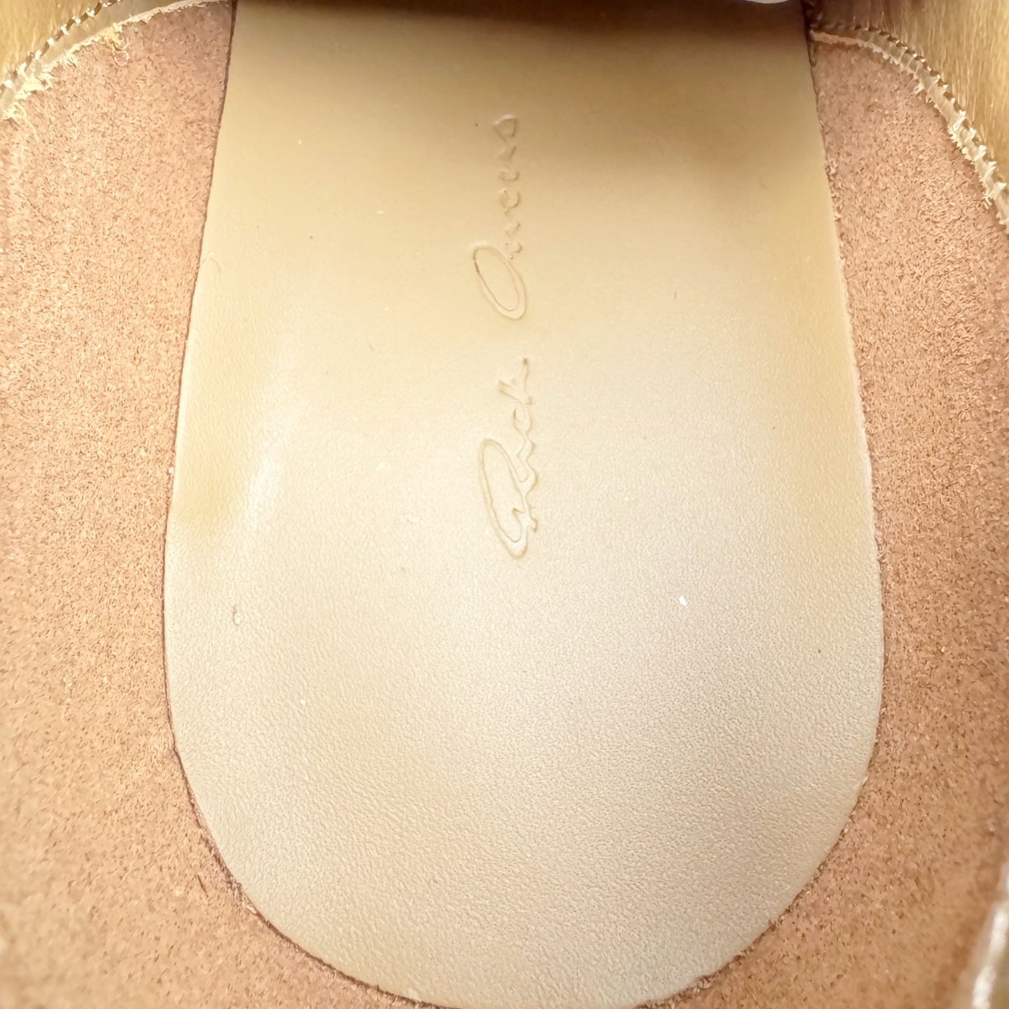 图片[10]-＃GD广顶 RICK OWENS/RO Minimal Sneak 瑞克欧文斯小牛绒面革 圆头系带低帮生活休闲鞋 在纸样剪裁学校学习了两年之后，来自加利福尼亚南部的 RickOwens 开启了自己的设计生涯，他的修身皮夹克和做日针织衫在这些社区备受推崇。2001年，Owens 将其品牌的生产转移到意大利，然后又迁至巴黎。在 Michele Lamy 的强势入驻下，他的系列设计融汇了野兽派设计的经典元素和苦行僧式的部落主义文化。不对称长袍、短裤和长裤、瘦长T恤和 Owens 的标志性 Geobasket 运动鞋，以及与 adidas 经常推出的合作系列，呈现出一种强烈的阳刚之气、未来主义、适于僧侣而又世俗的气质。尺码：39 40 41 42 43 44 45-选品中心