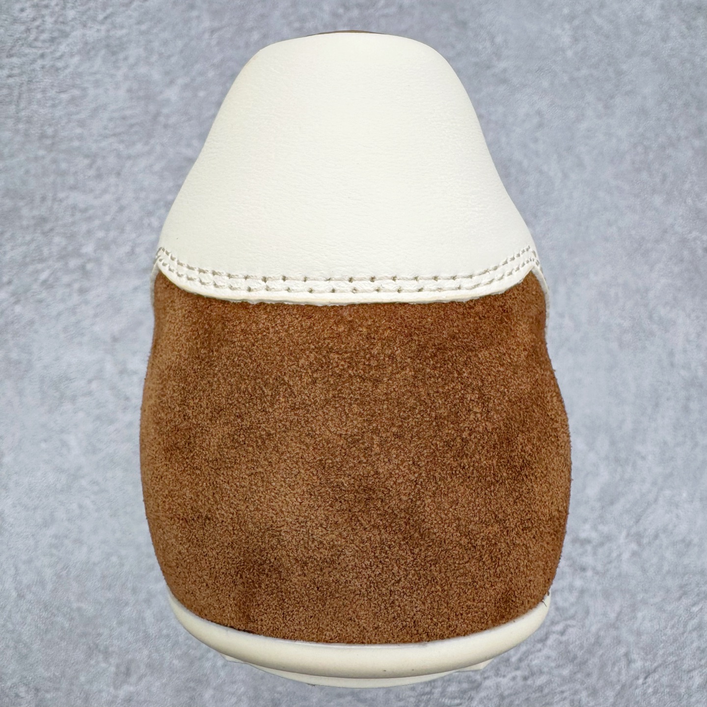 图片[8]-＃GD广顶 RICK OWENS/RO Minimal Sneak 瑞克欧文斯小牛绒面革 圆头系带低帮生活休闲鞋 在纸样剪裁学校学习了两年之后，来自加利福尼亚南部的 RickOwens 开启了自己的设计生涯，他的修身皮夹克和做日针织衫在这些社区备受推崇。2001年，Owens 将其品牌的生产转移到意大利，然后又迁至巴黎。在 Michele Lamy 的强势入驻下，他的系列设计融汇了野兽派设计的经典元素和苦行僧式的部落主义文化。不对称长袍、短裤和长裤、瘦长T恤和 Owens 的标志性 Geobasket 运动鞋，以及与 adidas 经常推出的合作系列，呈现出一种强烈的阳刚之气、未来主义、适于僧侣而又世俗的气质。尺码：39 40 41 42 43 44 45-选品中心