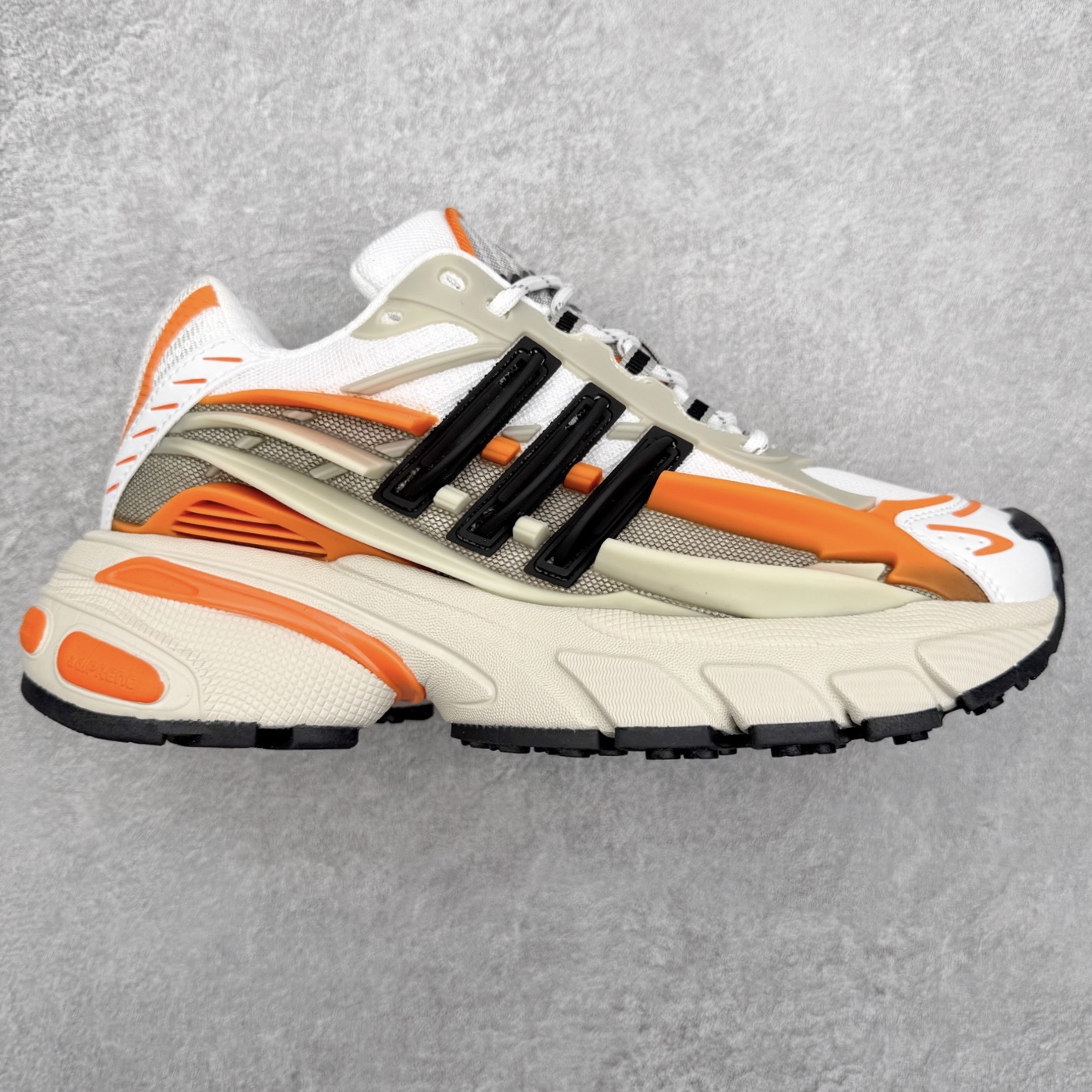 Pharrell x adidas Adistar Jellyfish 低帮水母复古风老爹鞋 Adistar Cushion联名出的这款复古老爹鞋简直是未来科技感十足 以3D风格焕新演绎标志性三条纹 为造型添上点睛之笔 金属质感视觉效果TPU自带哑光反射 非常的细节 最大的亮点无疑是鞋屁股 大块的tpu包裹 让增高的大底不再突兀 更显腿长脚细 尺码：36 36.5 37 38 38.5 39 40 40.5 41 42 42.5 43 44 44.5 45 46 47-选品中心