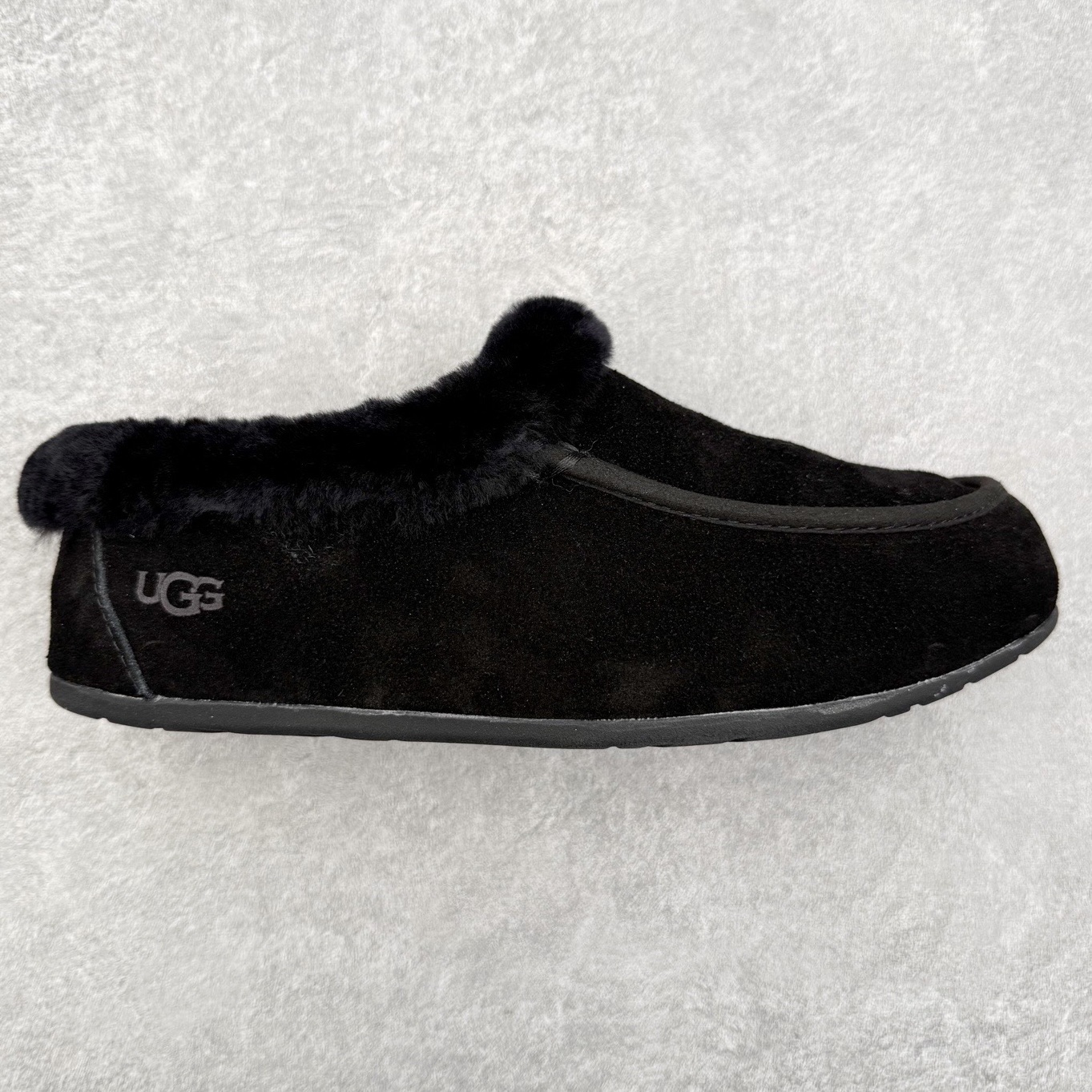 UGG 1391 秋冬羊皮毛一体雪地靴 全鞋采用ZP同厂 隆丰A级澳洲进口羊皮毛一体 品牌代工厂生产线 完全遵循ZP工艺流程 代工厂原厂版师 秉承无原鞋不开发选择 注重每一处细节 市面最正版型 TREADLITE\\\