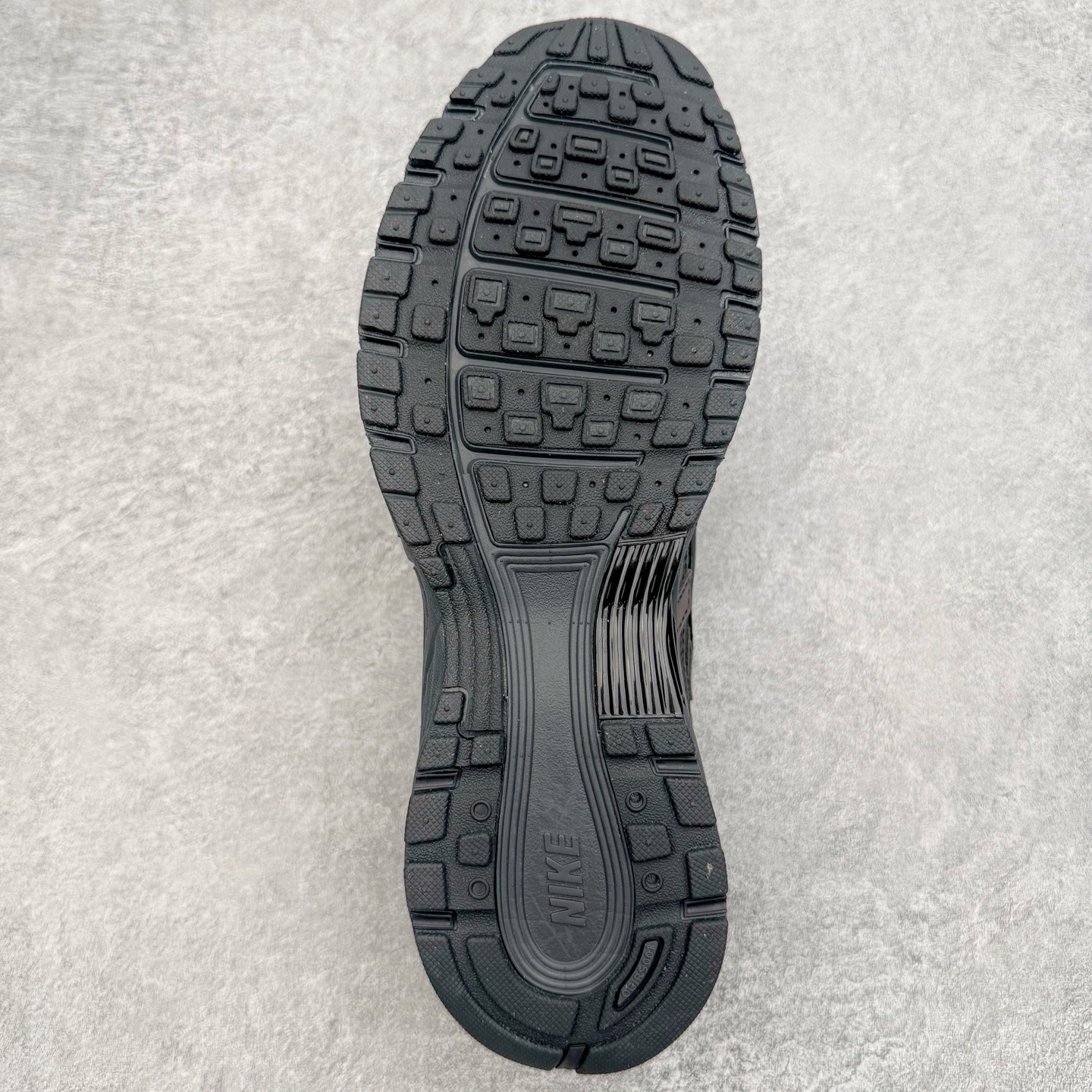 图片[9]-＃CS纯原 NK P-6000 系列低帮复古老爹风休闲运动舒适慢跑鞋 IM6333-001 购入原鞋原装纸板楦头开发 独家私模四层组合大底 市场唯一正确版本 良心定价 新配色陆续出货 进口三文治网面 融合 Pegasus 过往运动鞋设计 助力 21 世纪早期跑步运动跃升时尚新高度 采用透气网眼布、运动风格线条和耐穿覆面 兼具吸睛外观和舒适感受 中底泡绵以田径赛道为灵感 打造厚实设计 缔造出众缓震性能 尺码：36 36.5 37.5 38 38.5 39 40 40.5 41 42 42.5 43 44 44.5 45-选品中心