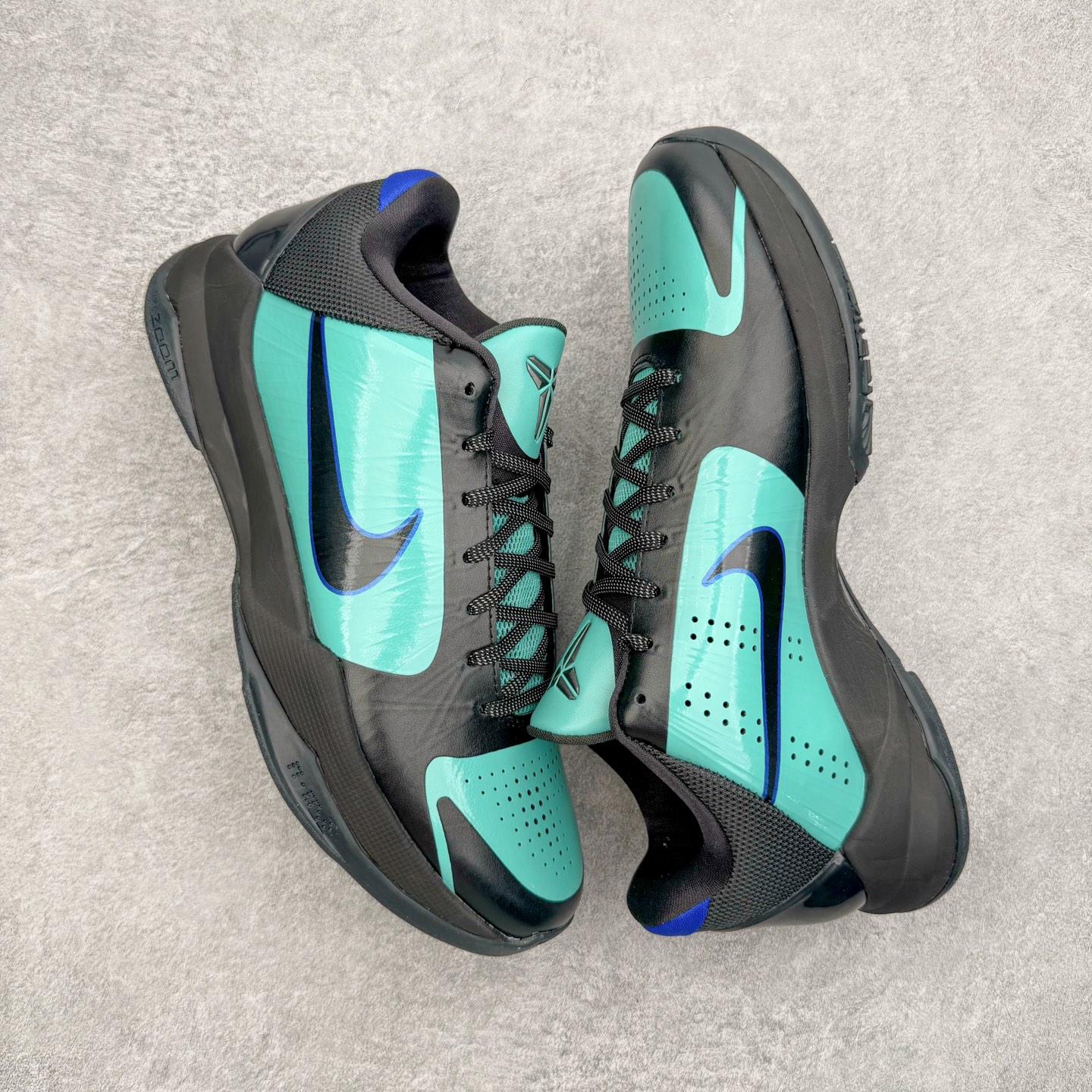 图片[3]-＃S2纯原 NK Zoom Kobe ZK5 科比5代 黑绿 IH0274-300 Zoom Turbo气垫➕后掌EVA缓震 实战配置直接拉满 原楦纸板开发 鞋身流线型、后跟塑形 区分土肥圆 原档数据3D打印 鞋面细节匹配原版 全身鞋材卡料色独家定制 唯一正确喷漆SWOOSH NK专利Flyknit飞线科技，给予鞋身足够抗扭矩力 真实底模最大48.5 实战利器 专供海外市场 尺码：40 40.5 41 42 42.5 43 44 44.5 45 46 47.5 48.5 （脚宽、脚胖 建议买大半码）-选品中心