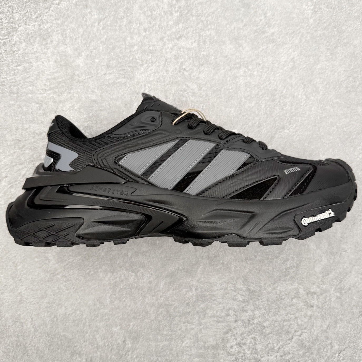 AD XLG STORM EDGE 经典百搭防滑老爹鞋 男女同款 实拍调校N版已经零色差零失真 百分百还原实物色彩所见即所得 不存在货不对板色差等低级问题 选购参考实物拍摄 不混卖不参货 只用心做好货严格选品 承诺混一赔十 尺码：36 36.5 37.5 38 38.5 39 40 40.5 41 42 42.5 43 44 44.5 45-选品中心