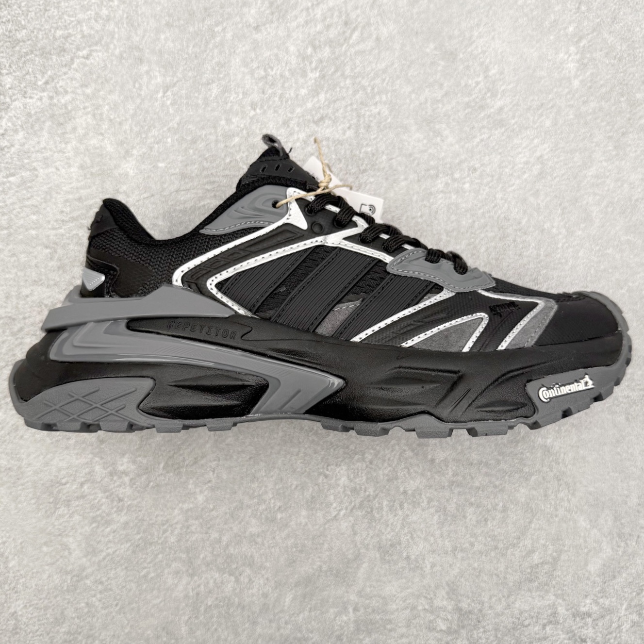 AD XLG STORM EDGE 经典百搭防滑老爹鞋 男女同款 实拍调校N版已经零色差零失真 百分百还原实物色彩所见即所得 不存在货不对板色差等低级问题 选购参考实物拍摄 不混卖不参货 只用心做好货严格选品 承诺混一赔十 尺码：36 36.5 37.5 38 38.5 39 40 40.5 41 42 42.5 43 44 44.5 45-选品中心