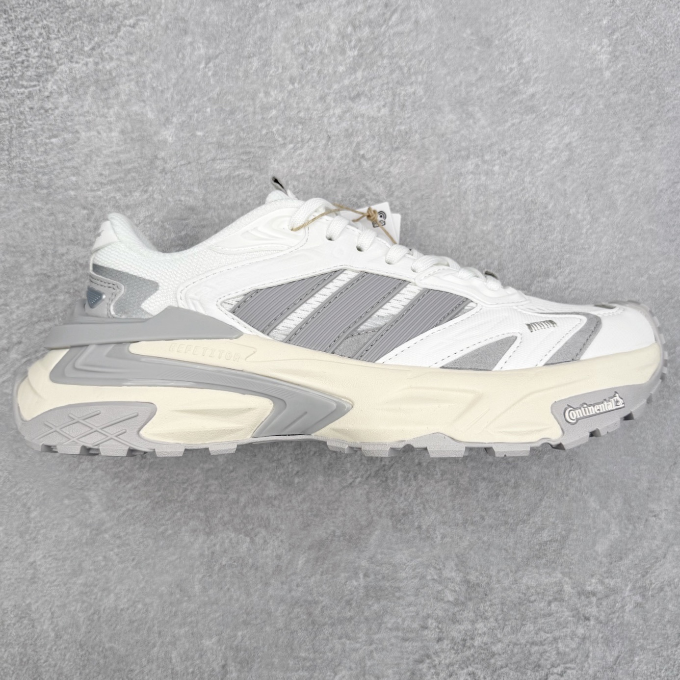 AD XLG STORM EDGE 经典百搭防滑老爹鞋 男女同款 实拍调校N版已经零色差零失真 百分百还原实物色彩所见即所得 不存在货不对板色差等低级问题 选购参考实物拍摄 不混卖不参货 只用心做好货严格选品 承诺混一赔十 尺码：36 36.5 37.5 38 38.5 39 40 40.5 41 42 42.5 43 44 44.5 45-选品中心