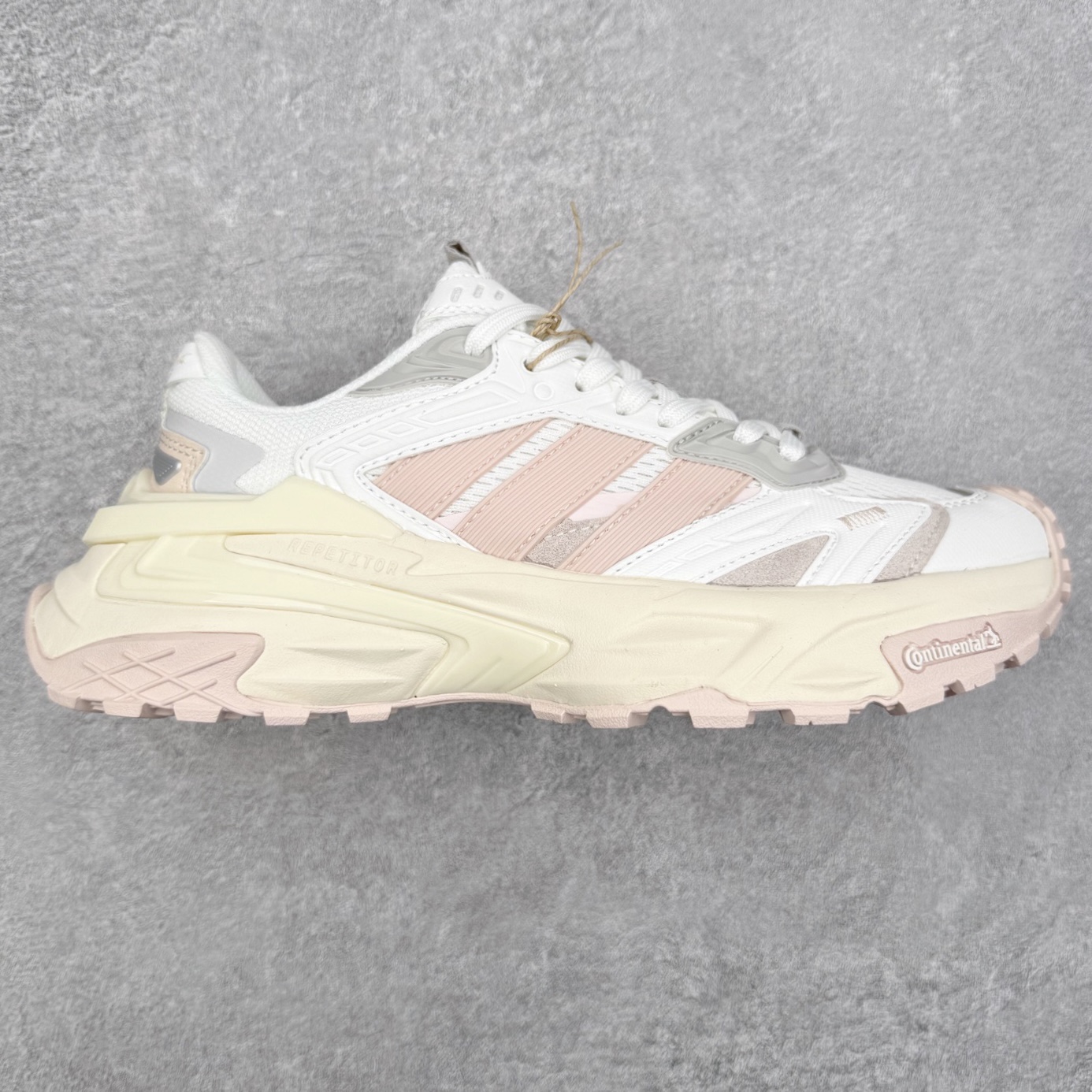 AD XLG STORM EDGE 经典百搭防滑老爹鞋 男女同款 实拍调校N版已经零色差零失真 百分百还原实物色彩所见即所得 不存在货不对板色差等低级问题 选购参考实物拍摄 不混卖不参货 只用心做好货严格选品 承诺混一赔十 尺码：36 36.5 37.5 38 38.5 39 40 40.5 41 42 42.5 43 44 44.5 45-选品中心