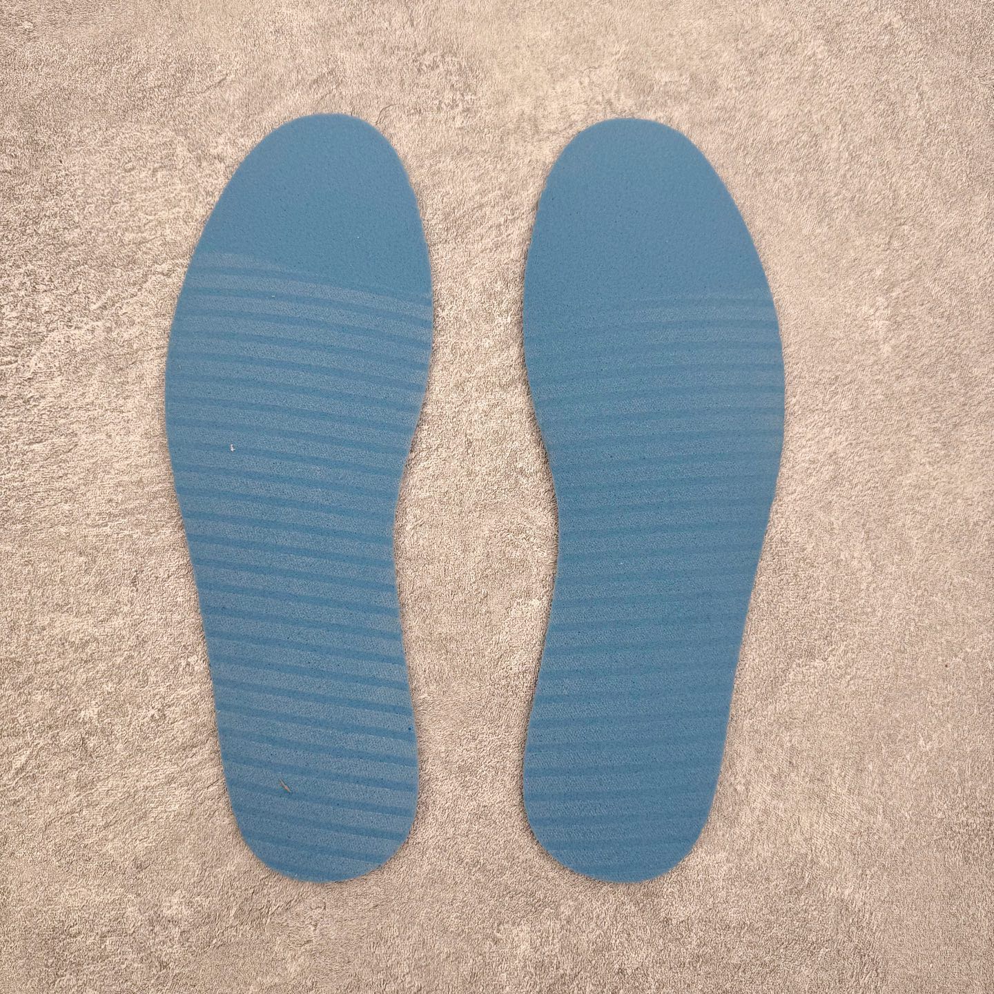 图片[15]-＃KZ神版莞产 Travis Scott x Air Jordan AJ1 Low OG SP TS联名倒钩低帮 白蓝 DM7688-104 全系列配色 外贸特供批次 新配色不断更新开发 市场中端王者 全套原纸板楦头开发 确保原汁原味 完美呈现一代版型 一比一鞋头弧度高度鞋身弧度 此版本只针对中端市场 细节品控鞋型随意秒杀市面同价位 鞋型完美 不臃肿别扭 头层皮料加持 用料绝不含糊 进口玻璃冲刀皮料裁剪零毛边 电脑针车工艺 超高鞋面清洁度 最高QC检验标准 控制溢胶瑕疵 原盒原配 飞翼3D高频深度立体 工艺方面大到整体鞋型 漏斗收腰 底线拉帮 LOGO立体程度 小到针眼排布 载片对称 冲孔效果 鞋标规范 鞋垫背胶等等 无一不是口碑收割 每双都是一个回头客 尺码：36 36.5 37.5 38 38.5 39 40 40.5 41 42 42.5 43 44 44.5 45 46 47.5-选品中心