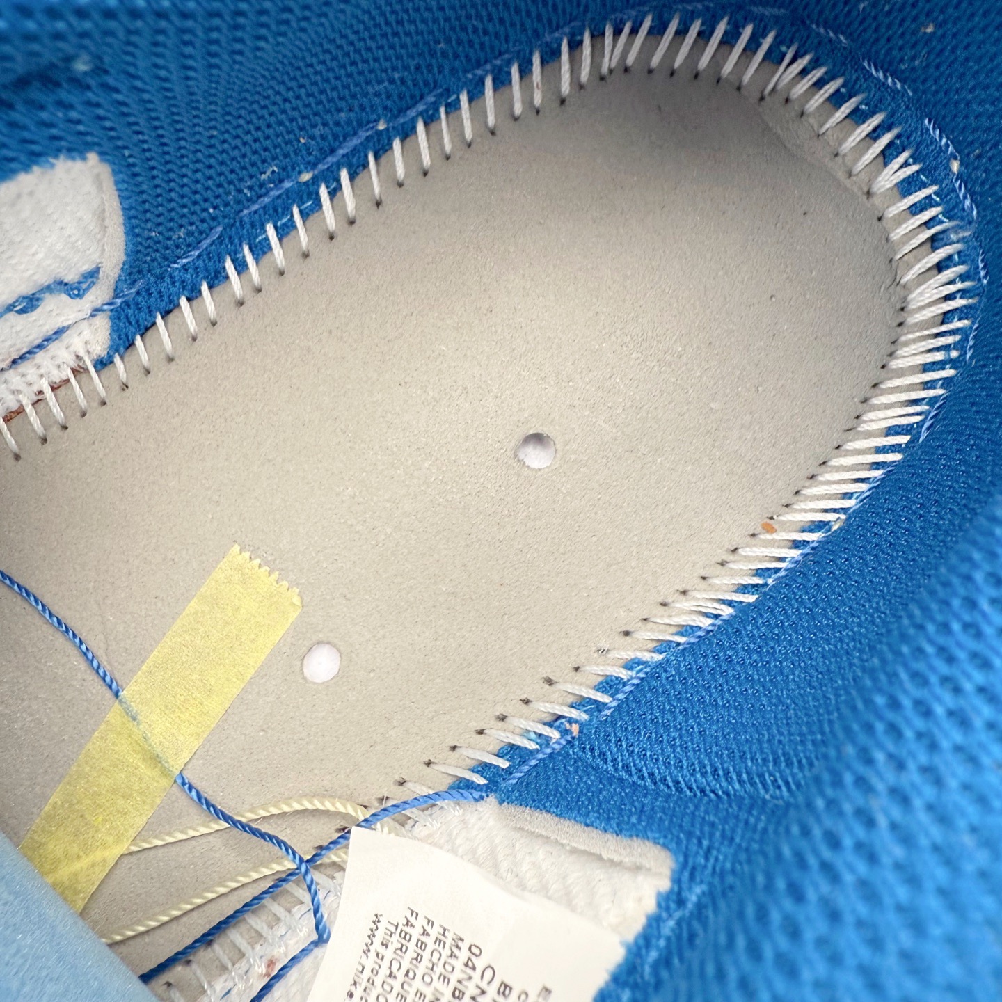 图片[16]-＃KZ神版莞产 Travis Scott x Air Jordan AJ1 Low OG SP TS联名倒钩低帮 白蓝 DM7688-104 全系列配色 外贸特供批次 新配色不断更新开发 市场中端王者 全套原纸板楦头开发 确保原汁原味 完美呈现一代版型 一比一鞋头弧度高度鞋身弧度 此版本只针对中端市场 细节品控鞋型随意秒杀市面同价位 鞋型完美 不臃肿别扭 头层皮料加持 用料绝不含糊 进口玻璃冲刀皮料裁剪零毛边 电脑针车工艺 超高鞋面清洁度 最高QC检验标准 控制溢胶瑕疵 原盒原配 飞翼3D高频深度立体 工艺方面大到整体鞋型 漏斗收腰 底线拉帮 LOGO立体程度 小到针眼排布 载片对称 冲孔效果 鞋标规范 鞋垫背胶等等 无一不是口碑收割 每双都是一个回头客 尺码：36 36.5 37.5 38 38.5 39 40 40.5 41 42 42.5 43 44 44.5 45 46 47.5-选品中心