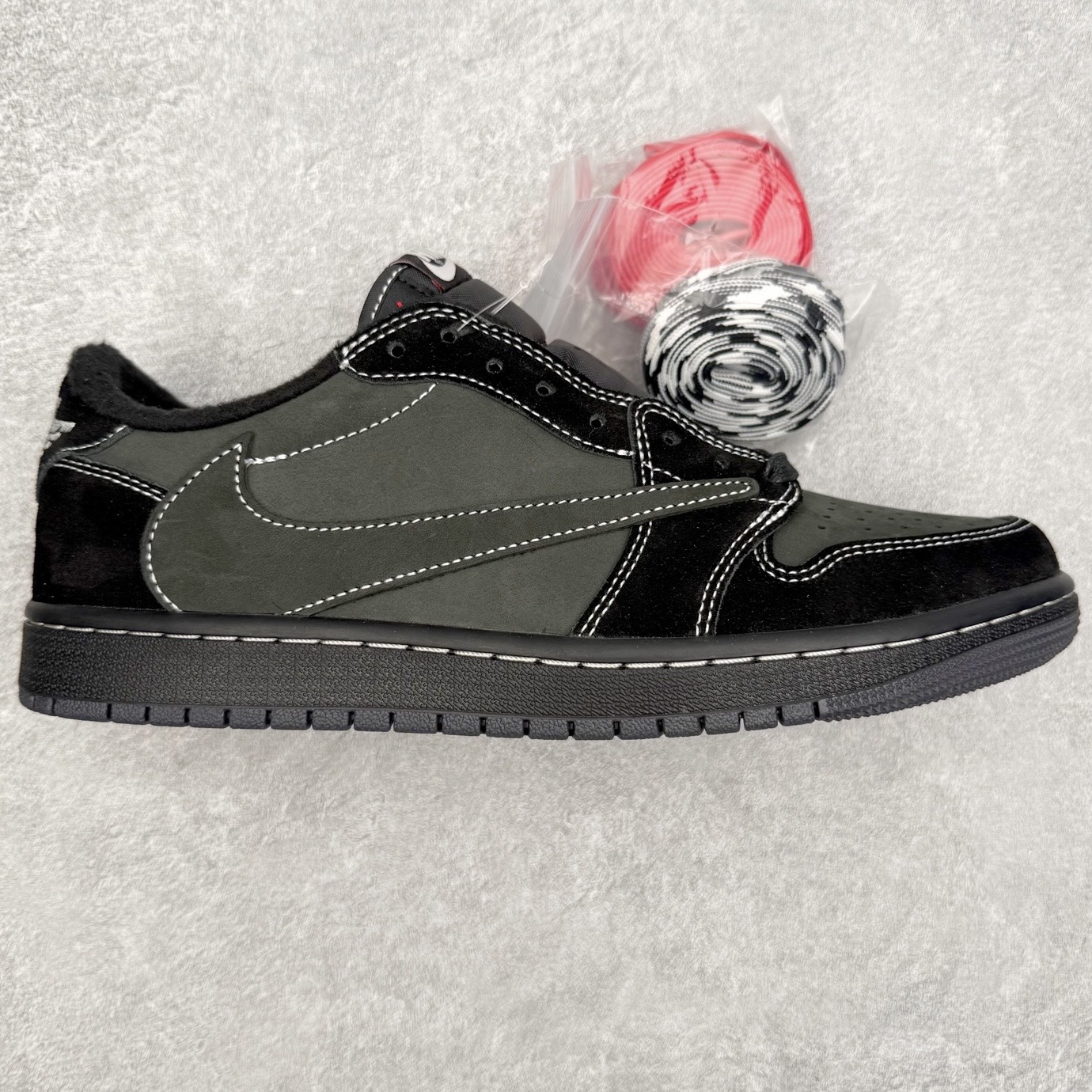 ＃KZ神版莞产 Travis Scott x Air Jordan AJ1 Low OG TS联名黑武士倒钩4.0低帮 DM7866-001 全系列配色 外贸特供批次 新配色不断更新开发 市场中端王者 全套原纸板楦头开发 确保原汁原味 完美呈现一代版型 一比一鞋头弧度高度鞋身弧度 此版本只针对中端市场 细节品控鞋型随意秒杀市面同价位 鞋型完美 不臃肿别扭 头层皮料加持 用料绝不含糊 进口玻璃冲刀皮料裁剪零毛边 电脑针车工艺 超高鞋面清洁度 最高QC检验标准 控制溢胶瑕疵 原盒原配 飞翼3D高频深度立体 工艺方面大到整体鞋型 漏斗收腰 底线拉帮 LOGO立体程度 小到针眼排布 载片对称 冲孔效果 鞋标规范 鞋垫背胶等等 无一不是口碑收割 每双都是一个回头客 尺码：36 36.5 37.5 38 38.5 39 40 40.5 41 42 42.5 43 44 44.5 45 46 47.5-选品中心
