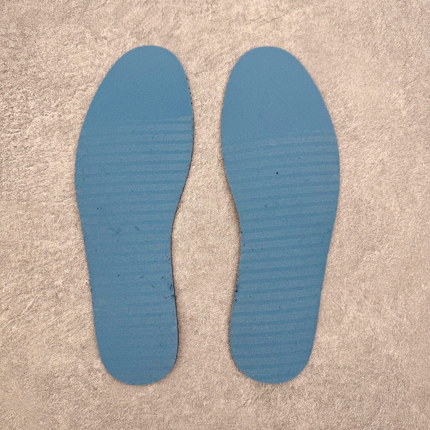 图片[17]-＃KZ神版莞产 Travis Scott x Air Jordan AJ1 Low OG SP TS联名 黑棕倒钩低帮 DM7866-202 全系列配色 外贸特供批次 新配色不断更新开发 市场中端王者 全套原纸板楦头开发 确保原汁原味 完美呈现一代版型 一比一鞋头弧度高度鞋身弧度 此版本只针对中端市场 细节品控鞋型随意秒杀市面同价位 鞋型完美 不臃肿别扭 头层皮料加持 用料绝不含糊 进口玻璃冲刀皮料裁剪零毛边 电脑针车工艺 超高鞋面清洁度 最高QC检验标准 控制溢胶瑕疵 原盒原配 飞翼3D高频深度立体 工艺方面大到整体鞋型 漏斗收腰 底线拉帮 LOGO立体程度 小到针眼排布 载片对称 冲孔效果 鞋标规范 鞋垫背胶等等 无一不是口碑收割 每双都是一个回头客 尺码：36 36.5 37.5 38 38.5 39 40 40.5 41 42 42.5 43 44 44.5 45 46 47.5-选品中心