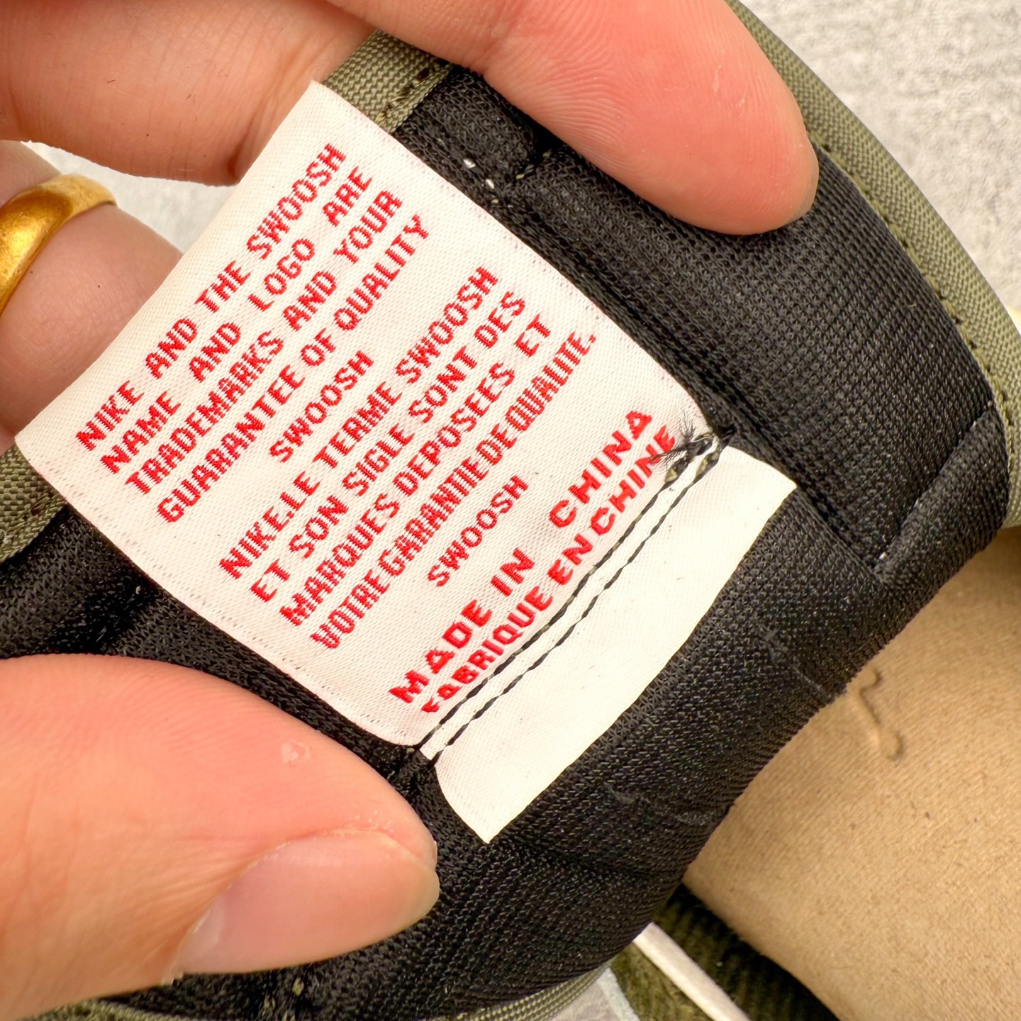 图片[11]-＃KZ神版莞产 Travis Scott x Air Jordan AJ1 Low OG SP TS联名白黑绿倒钩低帮 DZ4137-106 全系列配色 外贸特供批次 新配色不断更新开发 市场中端王者 全套原纸板楦头开发 确保原汁原味 完美呈现一代版型 一比一鞋头弧度高度鞋身弧度 此版本只针对中端市场 细节品控鞋型随意秒杀市面同价位 鞋型完美 不臃肿别扭 头层皮料加持 用料绝不含糊 进口玻璃冲刀皮料裁剪零毛边 电脑针车工艺 超高鞋面清洁度 最高QC检验标准 控制溢胶瑕疵 原盒原配 飞翼3D高频深度立体 工艺方面大到整体鞋型 漏斗收腰 底线拉帮 LOGO立体程度 小到针眼排布 载片对称 冲孔效果 鞋标规范 鞋垫背胶等等 无一不是口碑收割 每双都是一个回头客 尺码：36 36.5 37.5 38 38.5 39 40 40.5 41 42 42.5 43 44 44.5 45 46 47.5-选品中心