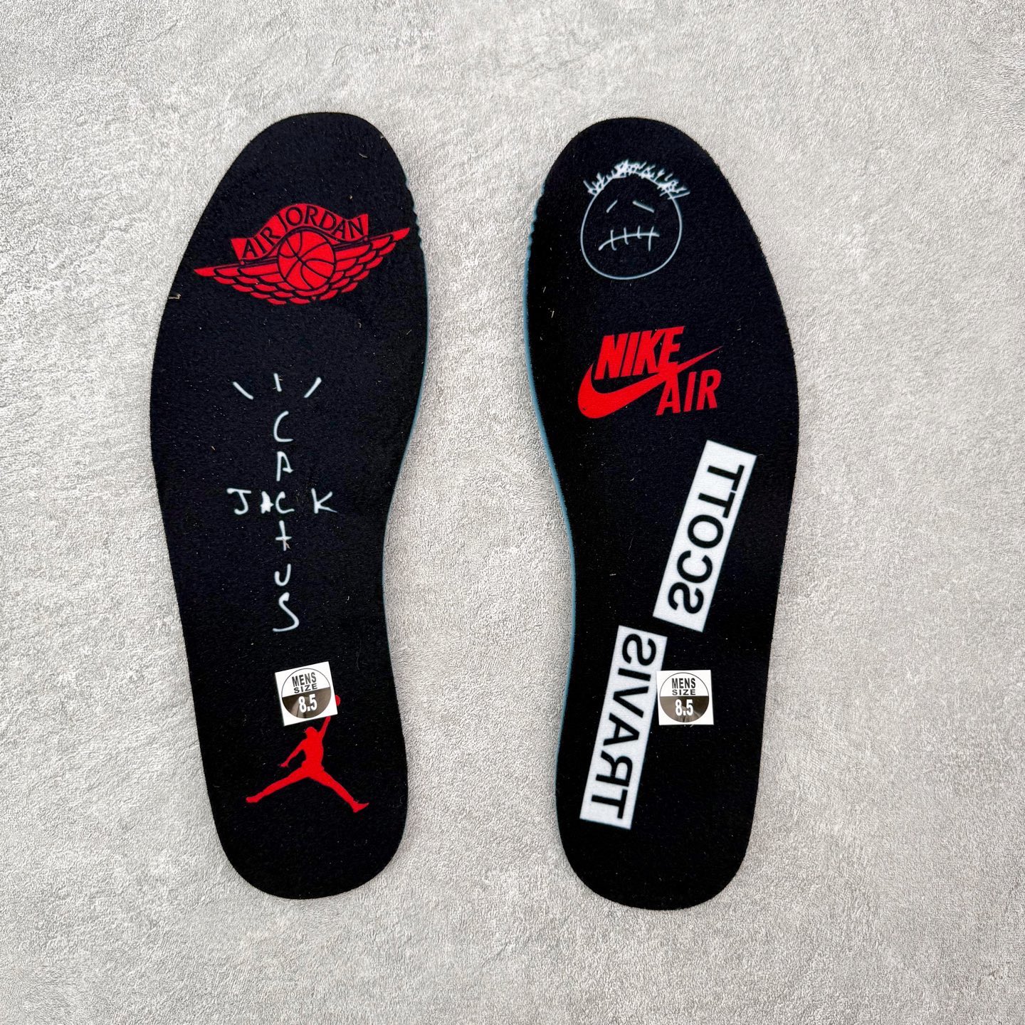 图片[14]-＃KZ神版莞产 Travis Scott x Air Jordan AJ1 Low OG SP TS联名白黑绿倒钩低帮 DZ4137-106 全系列配色 外贸特供批次 新配色不断更新开发 市场中端王者 全套原纸板楦头开发 确保原汁原味 完美呈现一代版型 一比一鞋头弧度高度鞋身弧度 此版本只针对中端市场 细节品控鞋型随意秒杀市面同价位 鞋型完美 不臃肿别扭 头层皮料加持 用料绝不含糊 进口玻璃冲刀皮料裁剪零毛边 电脑针车工艺 超高鞋面清洁度 最高QC检验标准 控制溢胶瑕疵 原盒原配 飞翼3D高频深度立体 工艺方面大到整体鞋型 漏斗收腰 底线拉帮 LOGO立体程度 小到针眼排布 载片对称 冲孔效果 鞋标规范 鞋垫背胶等等 无一不是口碑收割 每双都是一个回头客 尺码：36 36.5 37.5 38 38.5 39 40 40.5 41 42 42.5 43 44 44.5 45 46 47.5-选品中心