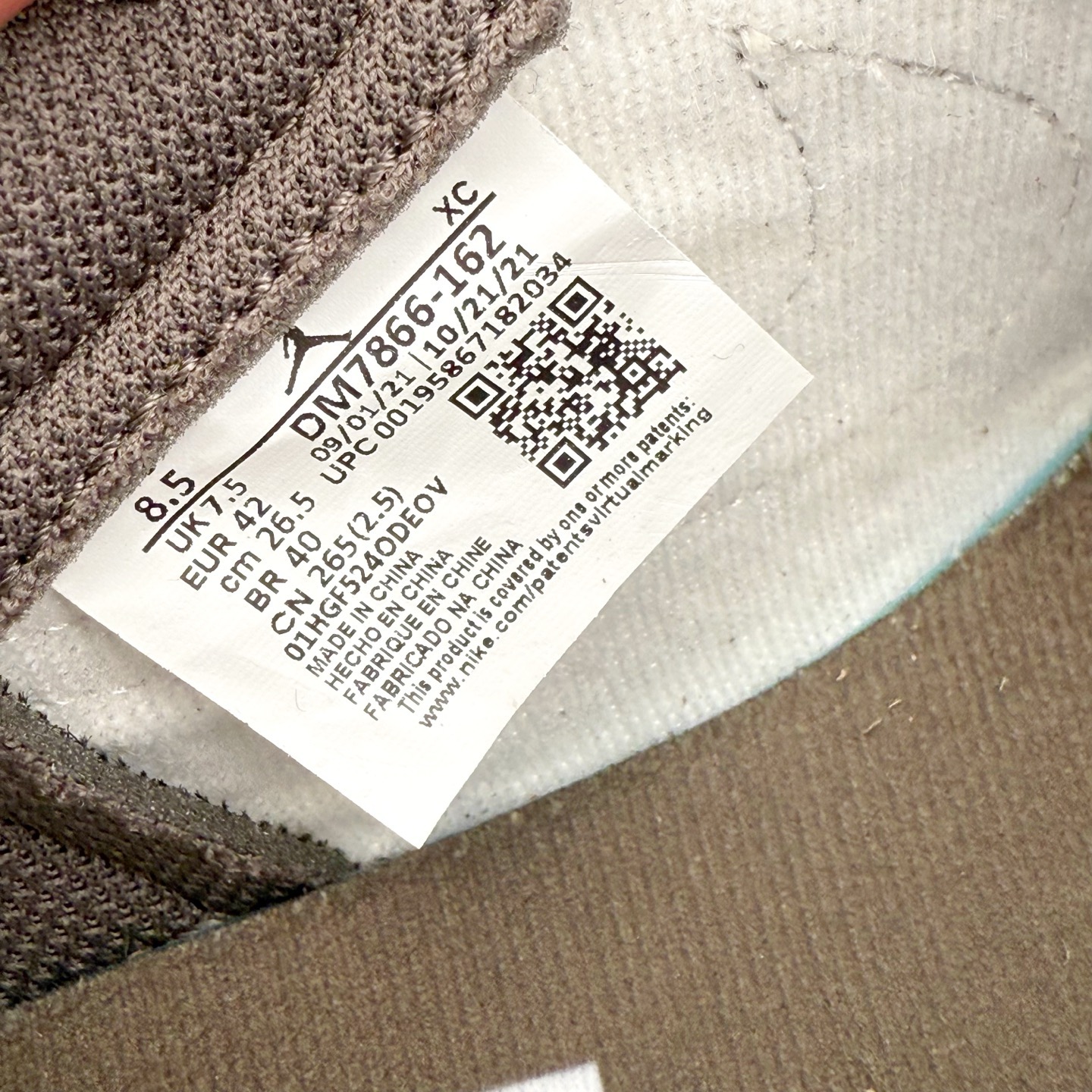 图片[13]-＃KZ神版莞产 Travis Scott x Air Jordan AJ1 Low OG SP TS联名白棕倒钩低帮 DM7866-162 全系列配色 外贸特供批次 新配色不断更新开发 市场中端王者 全套原纸板楦头开发 确保原汁原味 完美呈现一代版型 一比一鞋头弧度高度鞋身弧度 此版本只针对中端市场 细节品控鞋型随意秒杀市面同价位 鞋型完美 不臃肿别扭 头层皮料加持 用料绝不含糊 进口玻璃冲刀皮料裁剪零毛边 电脑针车工艺 超高鞋面清洁度 最高QC检验标准 控制溢胶瑕疵 原盒原配 飞翼3D高频深度立体 工艺方面大到整体鞋型 漏斗收腰 底线拉帮 LOGO立体程度 小到针眼排布 载片对称 冲孔效果 鞋标规范 鞋垫背胶等等 无一不是口碑收割 每双都是一个回头客 尺码：36 36.5 37.5 38 38.5 39 40 40.5 41 42 42.5 43 44 44.5 45 46 47.5-选品中心