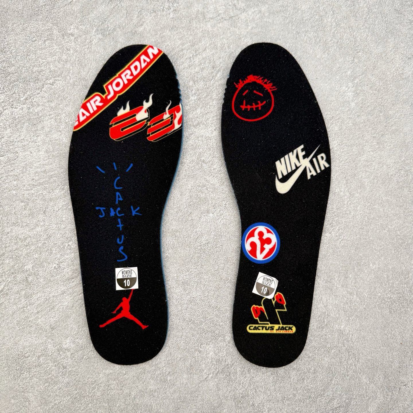 图片[13]-＃KZ神版莞产 Travis Scott x Air Jordan AJ1 Low OG SP TS联名白黑绿倒钩低帮 DZ4137-106 全系列配色 外贸特供批次 新配色不断更新开发 市场中端王者 全套原纸板楦头开发 确保原汁原味 完美呈现一代版型 一比一鞋头弧度高度鞋身弧度 此版本只针对中端市场 细节品控鞋型随意秒杀市面同价位 鞋型完美 不臃肿别扭 头层皮料加持 用料绝不含糊 进口玻璃冲刀皮料裁剪零毛边 电脑针车工艺 超高鞋面清洁度 最高QC检验标准 控制溢胶瑕疵 原盒原配 飞翼3D高频深度立体 工艺方面大到整体鞋型 漏斗收腰 底线拉帮 LOGO立体程度 小到针眼排布 载片对称 冲孔效果 鞋标规范 鞋垫背胶等等 无一不是口碑收割 每双都是一个回头客 尺码：36 36.5 37.5 38 38.5 39 40 40.5 41 42 42.5 43 44 44.5 45 46 47.5-选品中心