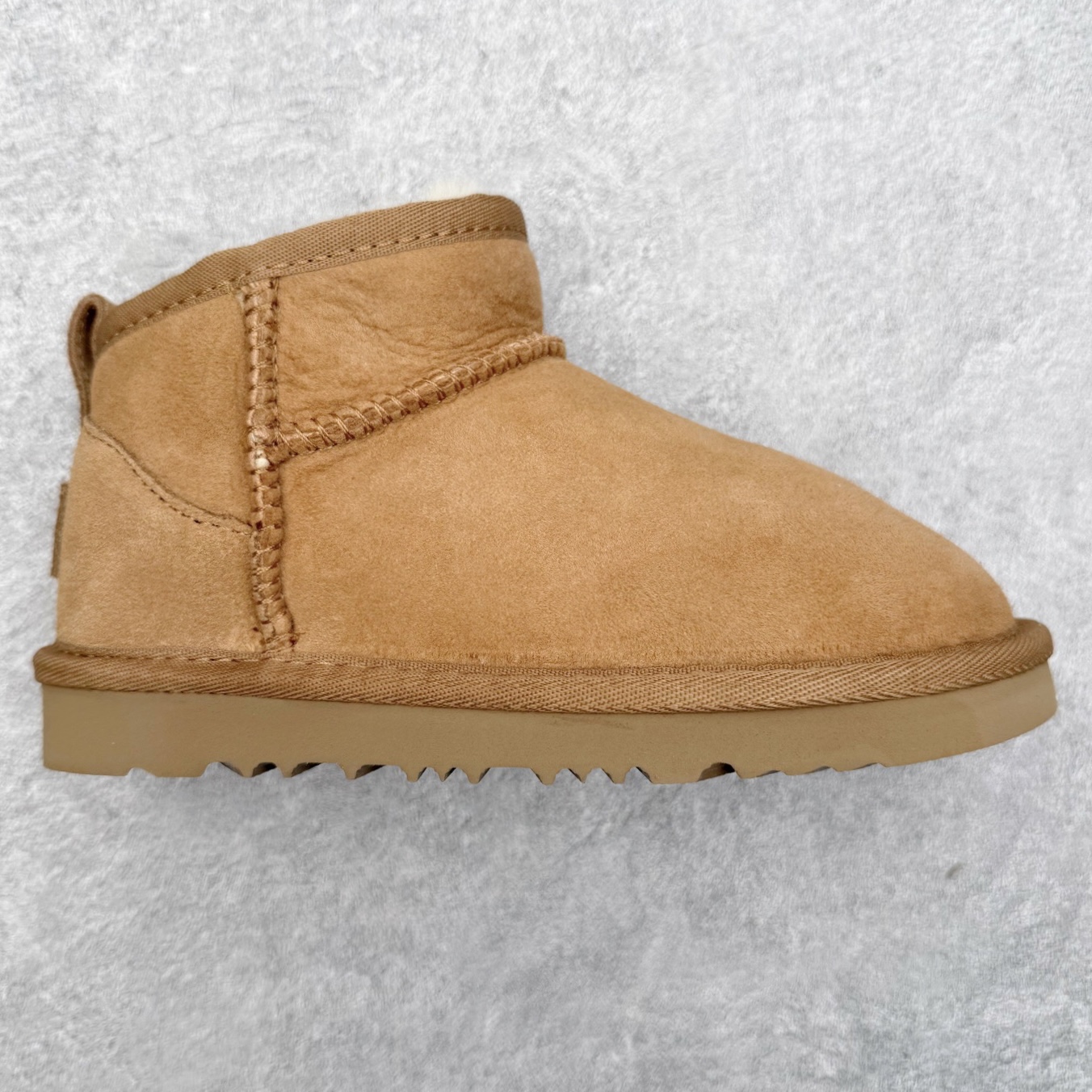 UGG 6109 秋冬经典户外雪地靴童鞋 官方同步包装 检验标 材料采用原厂防污防水皮料 羊毛皮一体 防滑耐磨轻翼大底 保暖性能十足 严寒季节 必属佳品 尺码:28 29 30 31 32 33 34 35-选品中心