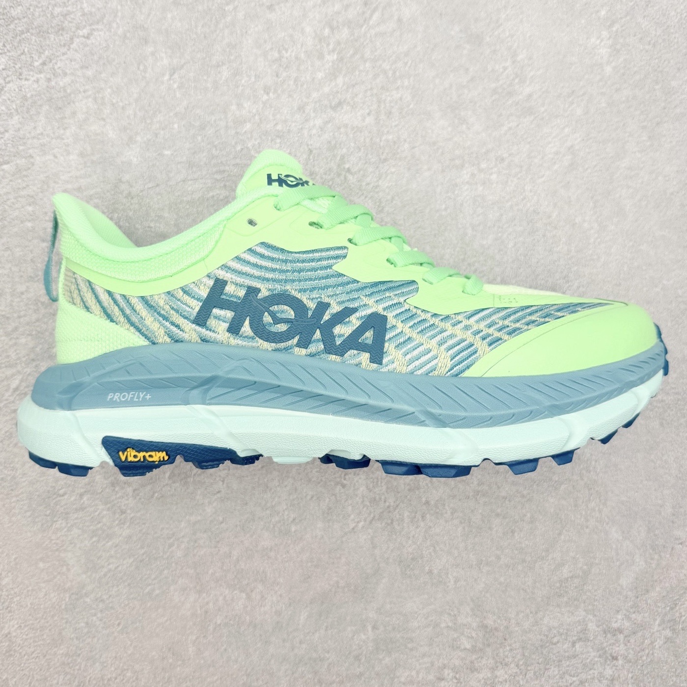 HOKA ONE ONE Mafate Speed 4 飞速玛法特4代系列低帮轻量户外越野休闲运动慢跑鞋 HOKA ONE ONE是来自美国的跑步鞋知名品牌,创立于2009年,始终致力于为所有跑者提供更新、更好的跑步装备。相比常规跑鞋,HOKA ONE ONE特别研发使用性能独特的几何形跑鞋中底,此种鞋底更厚、更高、回弹性也更好,除了卓越的缓冲性能,它还能为各种阶段的跑者带来更具动感、更加稳定的跑步体验。HOKAONE ONE从设计之初就清楚意识到,要保证跑者步幅的均匀一致,双脚自然而然的运动至关重要。尺码:36 36.5 37.5 38 39 40 40.5 41 42 42.5 43 44 45 46-选品中心