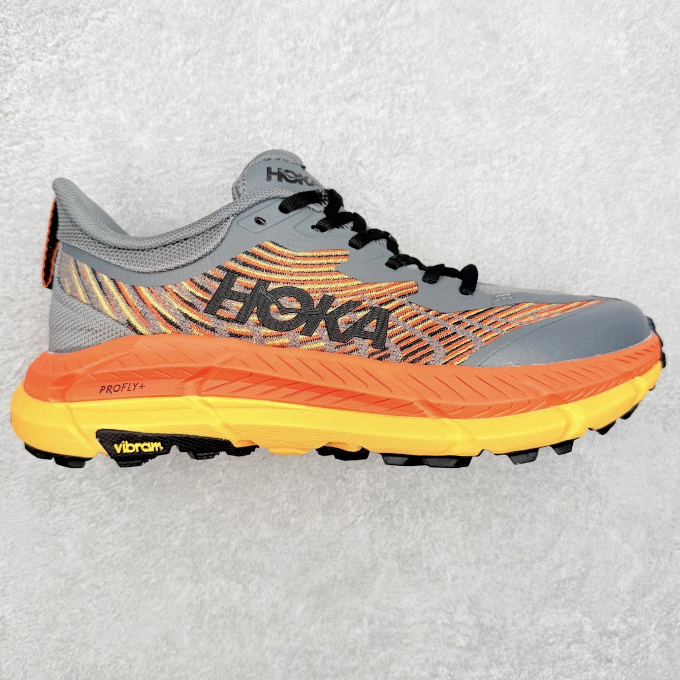 HOKA ONE ONE Mafate Speed 4 飞速玛法特4代系列低帮轻量户外越野休闲运动慢跑鞋 HOKA ONE ONE是来自美国的跑步鞋知名品牌,创立于2009年,始终致力于为所有跑者提供更新、更好的跑步装备。相比常规跑鞋,HOKA ONE ONE特别研发使用性能独特的几何形跑鞋中底,此种鞋底更厚、更高、回弹性也更好,除了卓越的缓冲性能,它还能为各种阶段的跑者带来更具动感、更加稳定的跑步体验。HOKAONE ONE从设计之初就清楚意识到,要保证跑者步幅的均匀一致,双脚自然而然的运动至关重要。尺码:36 36.5 37.5 38 39 40 40.5 41 42 42.5 43 44 45 46-选品中心