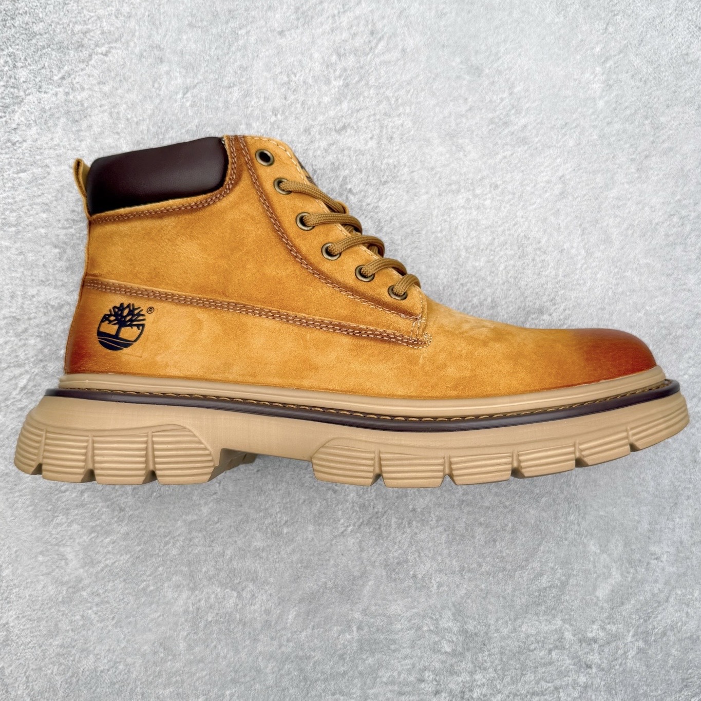 Timberland添柏岚/天伯伦户外中帮休闲大黄靴系列 广东大厂品质 原盒原包装 面料采用意大利🇮🇹顶级磨砂细纹牛皮 搭配防臭防腐真皮乳胶鞋垫 给您完美的穿着体验 质量考究耐穿 型男必备 专治不帅 高品质脚感一流 尺码：38 39 40 41 42 43 44（皮鞋码）-选品中心