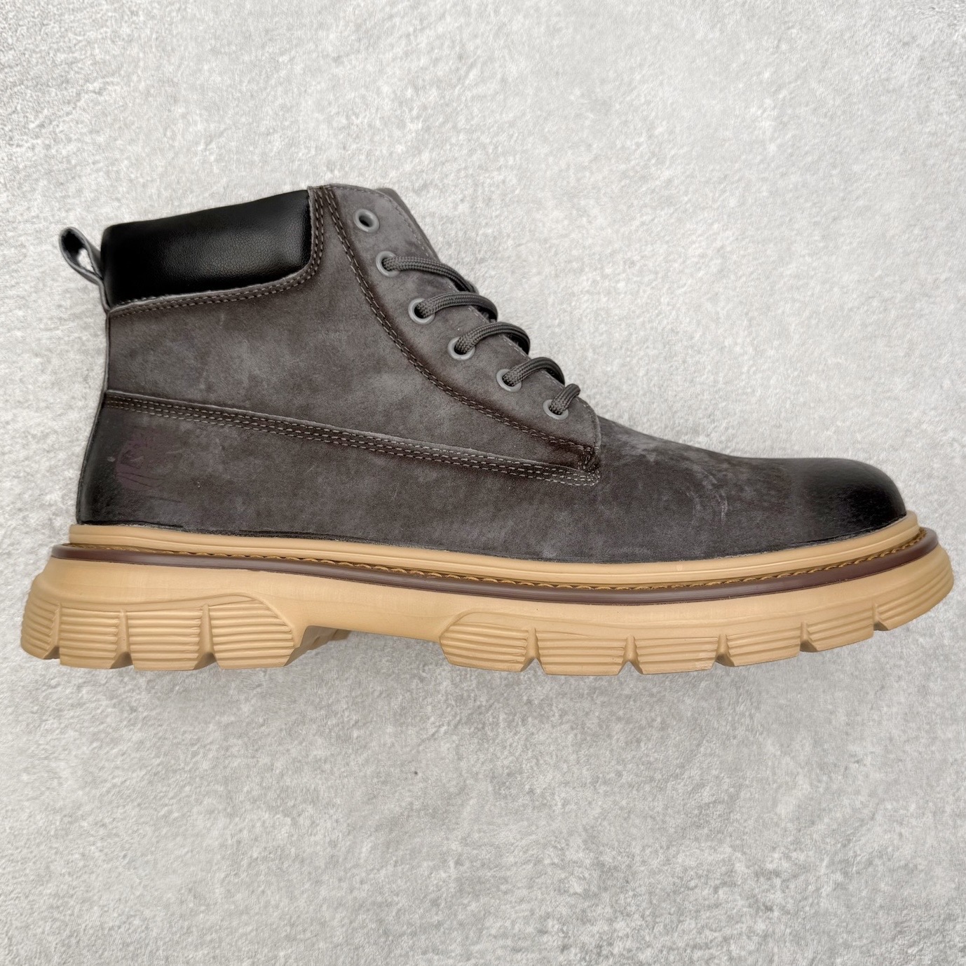 Timberland添柏岚/天伯伦户外中帮休闲大黄靴系列 广东大厂品质 原盒原包装 面料采用意大利🇮🇹顶级磨砂细纹牛皮 搭配防臭防腐真皮乳胶鞋垫 给您完美的穿着体验 质量考究耐穿 型男必备 专治不帅 高品质脚感一流 尺码：38 39 40 41 42 43 44（皮鞋码）-选品中心