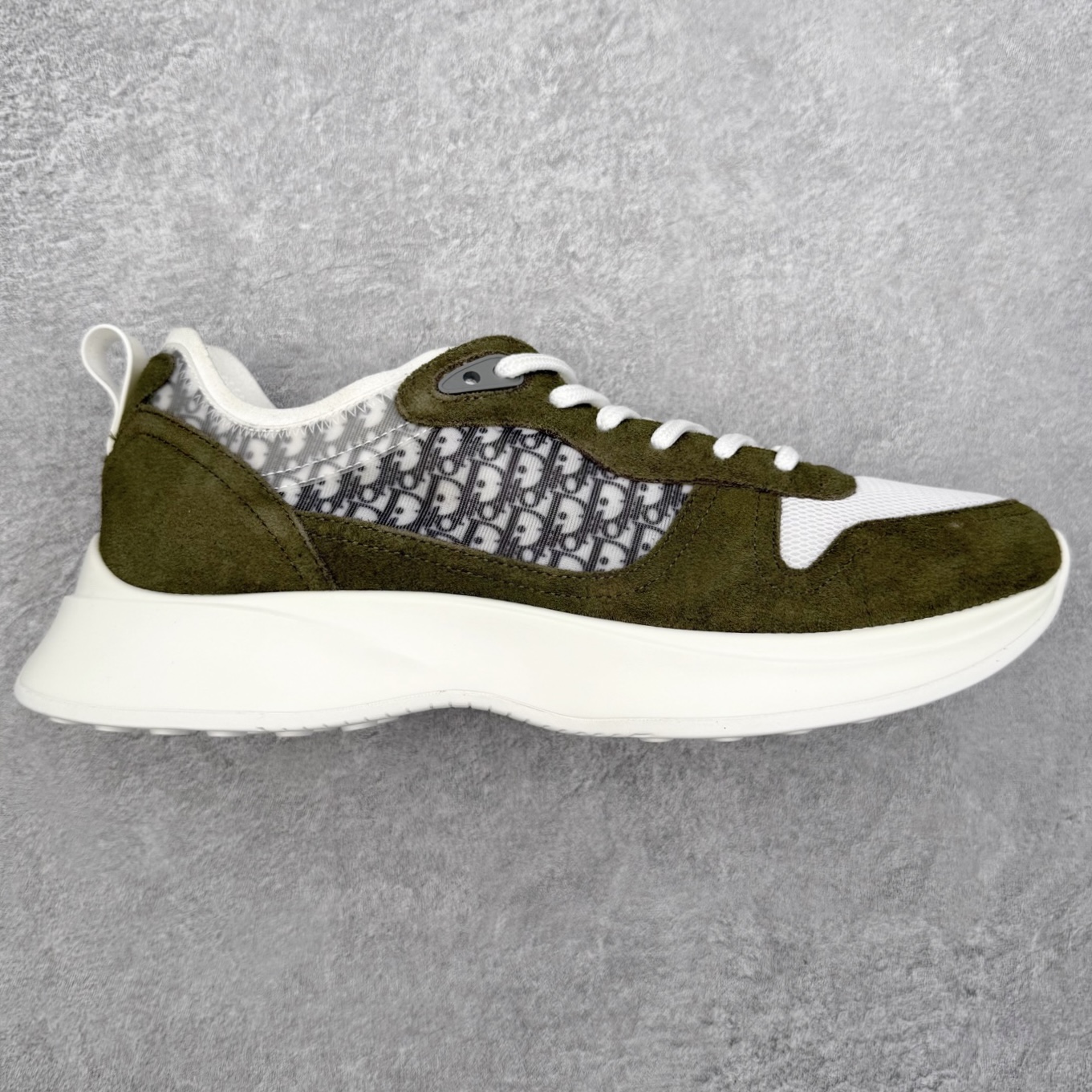 DIOR迪奥 B25 Runner 织物系带防滑低帮生活休闲鞋 结合运动版型与 Dior 优雅的经典标识。采用迪奥灰和白色光滑牛皮革精心制作，饰以经典的米色和黑色 Oblique 印花提升格调。搭配白色纹理橡胶鞋底，可为各式休闲造型增添经典气质，更显精致 配送专柜精美包装，面料采用原版定制牛皮+Oblique 印花布 定制进口超细纤维 增高3.5CM 尺码：40 41 42 43 44 45 46-选品中心