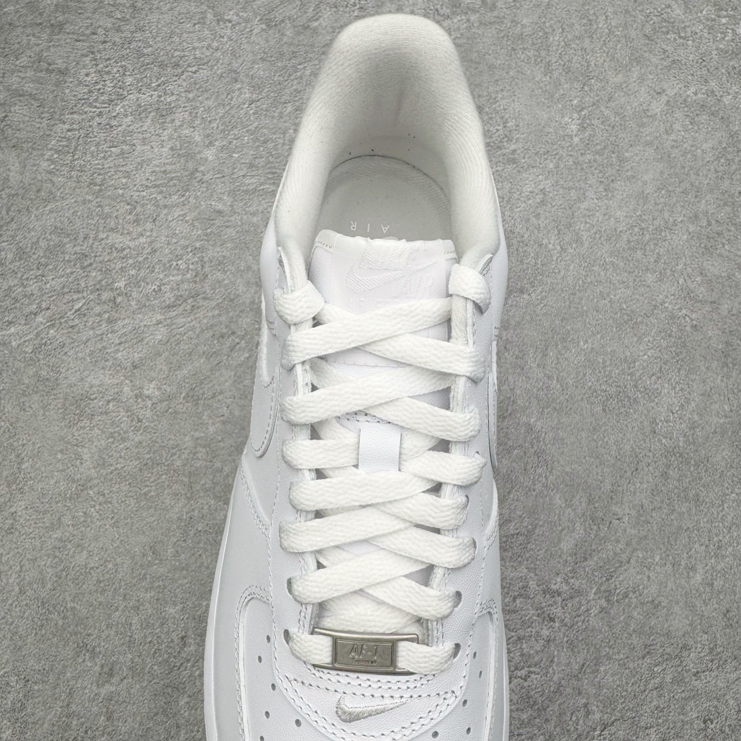 图片[5]-＃GX Supreme x NK Air Force 1 Low \’07 空军一号低帮经典板鞋 联名白红 CU9225-100 经典老鞋 完美复刻 不规则波浪大底咬花 全鞋电脑针车 工整有序 视觉效果满分 原厂拉帮手法 标准四线 密度针距针孔大小控制到位 原装反口里网布海绵 正确卡色网眼大小 新版鞋撑改用纸团代替 原厂港宝加持完美还原灵魂版型 原盒原配从里到外百分百还原 原厂全头层原厂皮料 原标原盒 内置Sole气垫 中底白色背胶 中底划线 已经无限的接近公司 原厂楦头 原厂刺绣 后跟弧度修正 独家私模最大开发到48.5 尺码：35.5 36 37.5 38 38.5 39 40 40.5 41 42 42.5 43 44 44.5 45 46 47.5 48.5-选品中心