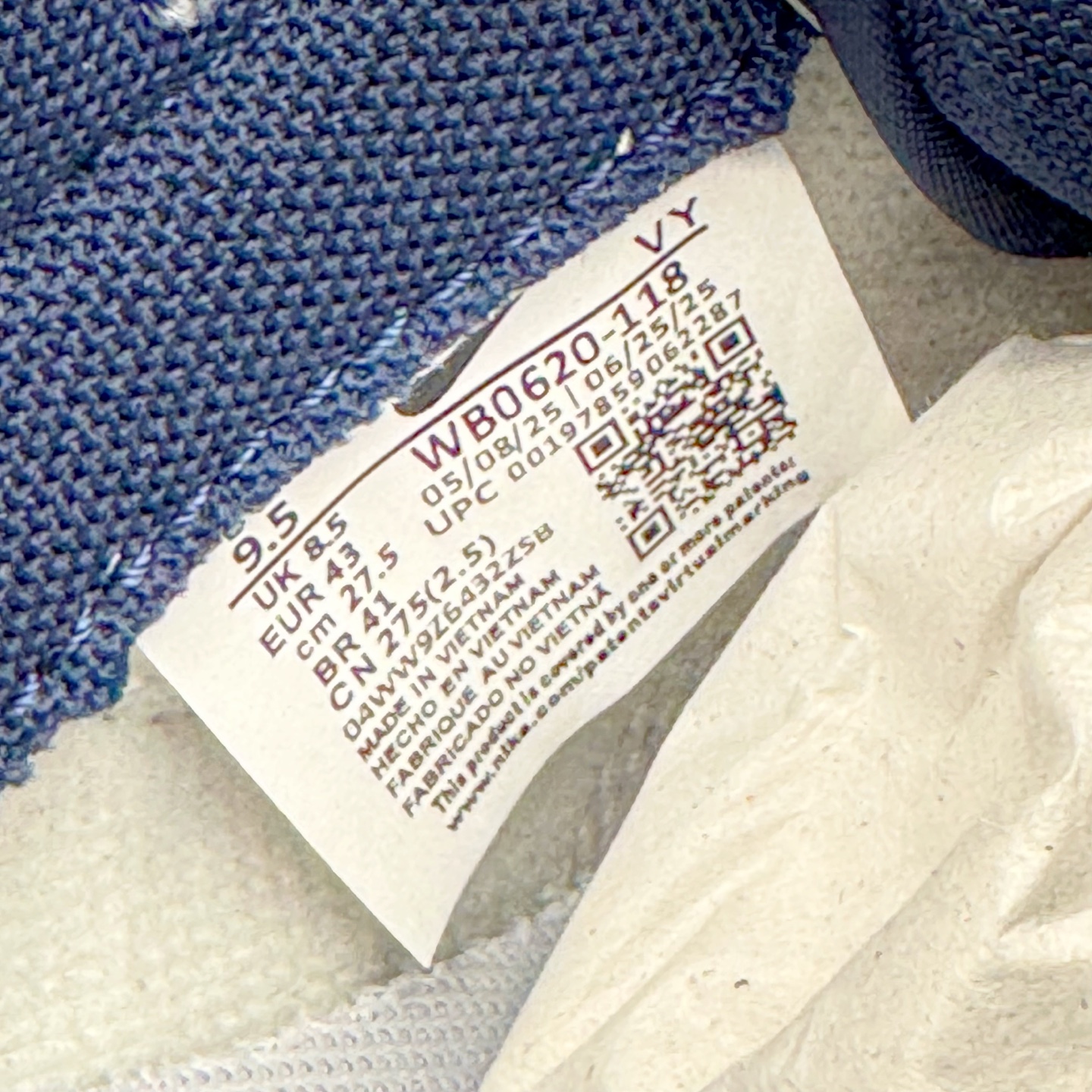 图片[12]-＃YC纯原 NK Dunk Low 骐驎 WB0620-118 当传奇之蓝，划破纯白境域，骐驎之姿，始于足下觉醒。高级白皮革鞋身， 「骐驎蓝」构建视觉锚点。从深邃蓝Swoosh到贯穿的鞋带，直至扎实外底，构成无可撼动的机能轮廓，后跟「AMPR DESIGN CUSTOM」字样，点明定制身份，是超越常规的硬核证明。定制系列天花板 无原鞋不开发 全系列得物原鞋一比一校对开发 配色持续更新中 终端对接 优势输出 全套原厂楦头原纸板数据档案倾力打造 原汁原味莞产 极致还原 圈内最强针车工艺 高端零售指定版 广东原厂配套原盒原标 鞋盒分三个尺码段 原厂冲刀 超高清洁度 全鞋零毛边皮料切割 采用原厂百宏鞋带以及原厂百宏织唛舌标 内标可供原厂几率过验 进口原装条纹中底布 四线拉帮白色点胶 原厂拉帮手法遵循公司 原厂电绣 极致还原 尺码：36 36.5 37.5 38 38.5 39 40 40.5 41 42 42.5 43 44 44.5 45 46-选品中心