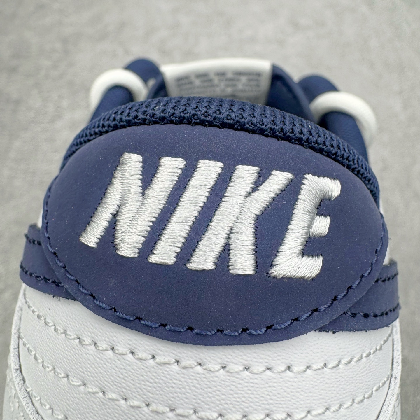 图片[16]-＃YC纯原 NK Dunk Low 骐驎 WB0620-118 当传奇之蓝，划破纯白境域，骐驎之姿，始于足下觉醒。高级白皮革鞋身， 「骐驎蓝」构建视觉锚点。从深邃蓝Swoosh到贯穿的鞋带，直至扎实外底，构成无可撼动的机能轮廓，后跟「AMPR DESIGN CUSTOM」字样，点明定制身份，是超越常规的硬核证明。定制系列天花板 无原鞋不开发 全系列得物原鞋一比一校对开发 配色持续更新中 终端对接 优势输出 全套原厂楦头原纸板数据档案倾力打造 原汁原味莞产 极致还原 圈内最强针车工艺 高端零售指定版 广东原厂配套原盒原标 鞋盒分三个尺码段 原厂冲刀 超高清洁度 全鞋零毛边皮料切割 采用原厂百宏鞋带以及原厂百宏织唛舌标 内标可供原厂几率过验 进口原装条纹中底布 四线拉帮白色点胶 原厂拉帮手法遵循公司 原厂电绣 极致还原 尺码：36 36.5 37.5 38 38.5 39 40 40.5 41 42 42.5 43 44 44.5 45 46-选品中心