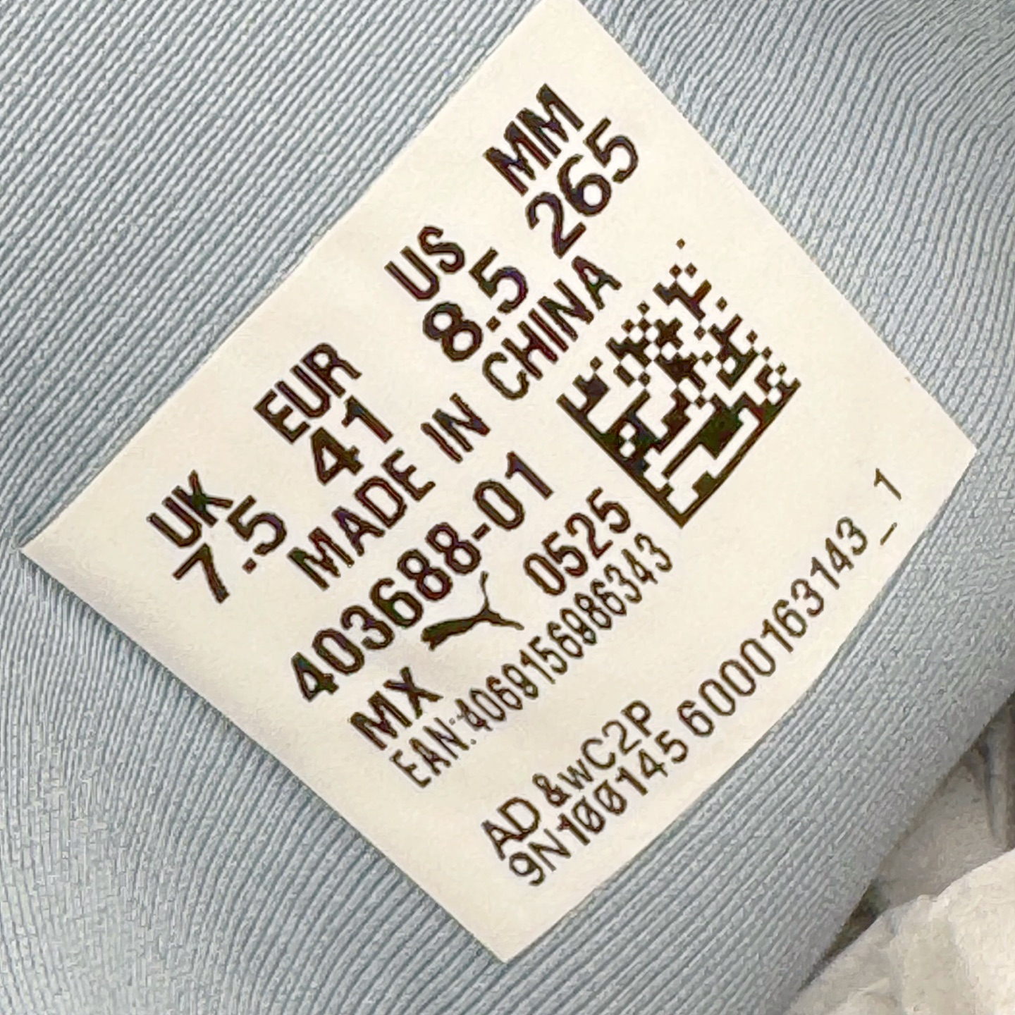 图片[13]-＃KZ纯原 PUMA Speedca OG 彪马极速赛车系列低帮德训风拼接复古百搭休闲运动赛车鞋 口碑大厂出品 品控大底版型不断改良更新 全套原纸板楦头开发 确保原汁原味 完美呈现版型 一比一鞋头弧度高度鞋身弧度 独家私模原厂航空铝磨具打磨大底 鞋头坡度极致还原 无解鞋型 原盒原配 圈内天花板工艺 原厂玻璃冲刀 超高清洁度 全鞋零毛边皮料切割 原厂中底布 鞋款从80、90年代赛车手所穿的防火赛车鞋为原型，鞋身线条模仿了赛车的流线廓形，体现了空气动力学原理的结构。简约流畅的外观，恰好又和贯穿其中的Formstrip Logo融合恰到好处，视觉上细节丰富且协调。本次Speedcat OG鞋款归来，最大看点自然式保留了窄版鞋型以及薄底构造。这两年各品牌鞋底越做越厚，Speedcat反其道而行之，上脚几乎无鞋底的效果带来耳目一新的视觉体验。鞋面依旧是以质感细腻的麂皮材质打造，并且大面积近乎全包裹的使用，复古味道也愈发浓烈。配色上更是将最原始的黑色和红色带回，向F1赛车队的标志性队服致敬。相信让各位一眼种草的更多是出挑的大红色，上脚即可瞬间点亮整体造型，在以球鞋为核心的OOTD中脱颖而出。而另一款黑色则是低调的万金油，彰显新潮个性的同时又不喧宾夺主，也是热爱简约系穿搭朋友的首选。 尺码：35.5 36 37 37.5 38 38.5 39 40 40.5 41 42 42.5 43 44 44.5 45 46-选品中心