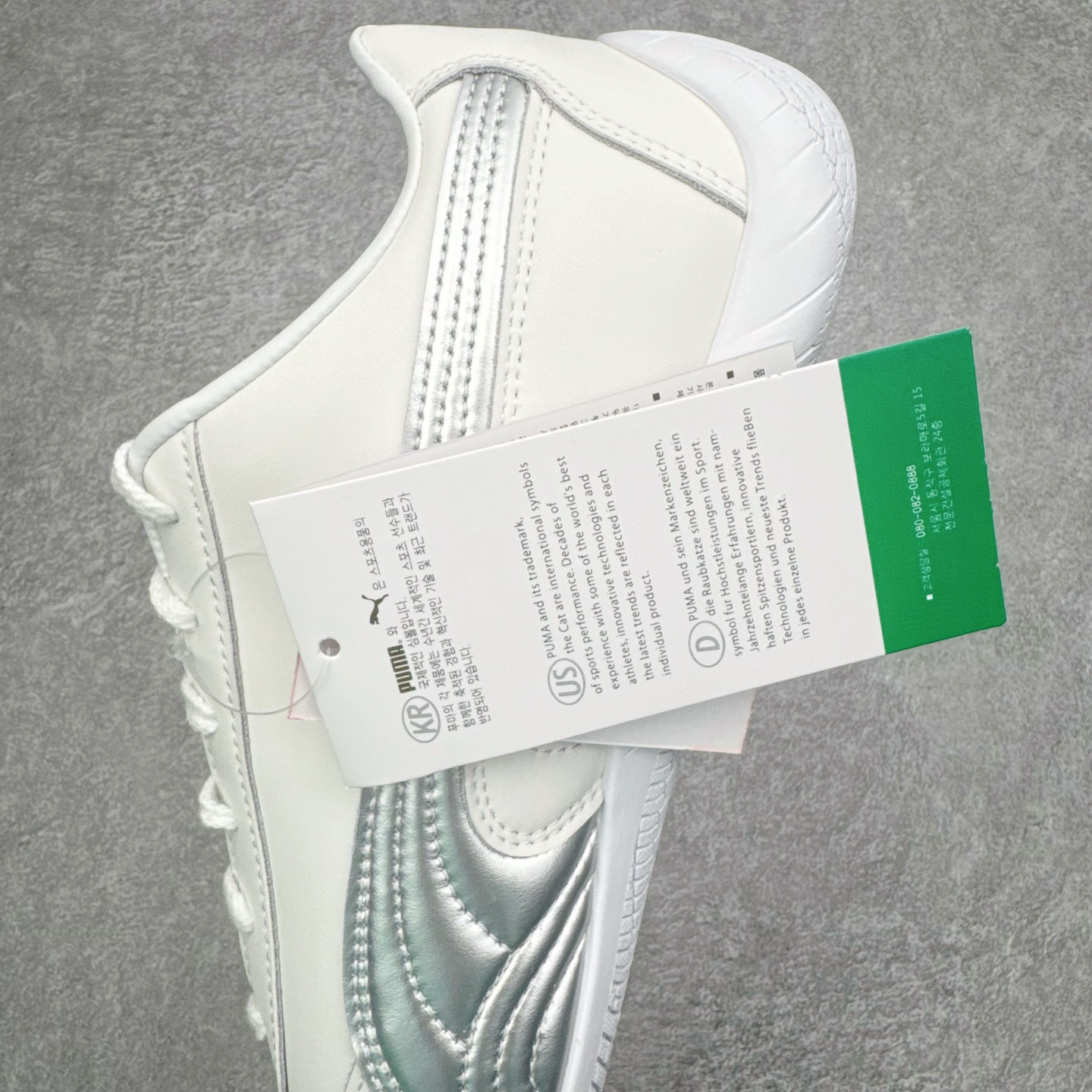 图片[7]-＃KZ纯原 PUMA Speedca OG 彪马极速赛车系列低帮德训风拼接复古百搭休闲运动赛车鞋 口碑大厂出品 品控大底版型不断改良更新 全套原纸板楦头开发 确保原汁原味 完美呈现版型 一比一鞋头弧度高度鞋身弧度 独家私模原厂航空铝磨具打磨大底 鞋头坡度极致还原 无解鞋型 原盒原配 圈内天花板工艺 原厂玻璃冲刀 超高清洁度 全鞋零毛边皮料切割 原厂中底布 鞋款从80、90年代赛车手所穿的防火赛车鞋为原型，鞋身线条模仿了赛车的流线廓形，体现了空气动力学原理的结构。简约流畅的外观，恰好又和贯穿其中的Formstrip Logo融合恰到好处，视觉上细节丰富且协调。本次Speedcat OG鞋款归来，最大看点自然式保留了窄版鞋型以及薄底构造。这两年各品牌鞋底越做越厚，Speedcat反其道而行之，上脚几乎无鞋底的效果带来耳目一新的视觉体验。鞋面依旧是以质感细腻的麂皮材质打造，并且大面积近乎全包裹的使用，复古味道也愈发浓烈。配色上更是将最原始的黑色和红色带回，向F1赛车队的标志性队服致敬。相信让各位一眼种草的更多是出挑的大红色，上脚即可瞬间点亮整体造型，在以球鞋为核心的OOTD中脱颖而出。而另一款黑色则是低调的万金油，彰显新潮个性的同时又不喧宾夺主，也是热爱简约系穿搭朋友的首选。 尺码：35.5 36 37 37.5 38 38.5 39 40 40.5 41 42 42.5 43 44 44.5 45 46-选品中心