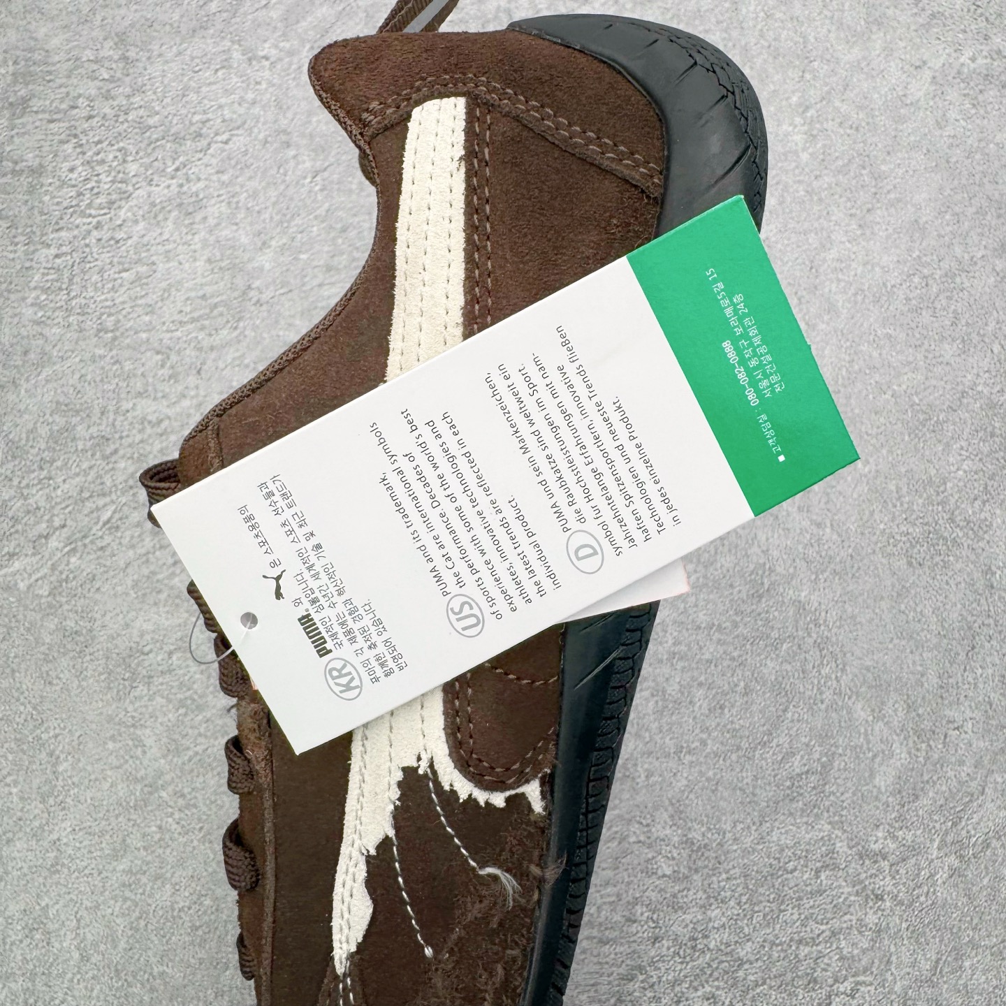 图片[7]-＃KZ纯原 Balenciaga x PUMA/彪马 Speedcat 巴黎世家联名系列薄底鞋牛皮圆头做旧磨损低帮生活休闲鞋 男女同款 口碑大厂出品 品控大底版型不断改良更新 全套原纸板楦头开发 确保原汁原味 完美呈现版型 一比一鞋头弧度高度鞋身弧度 独家私模原厂航空铝磨具打磨大底 鞋头坡度极致还原 无解鞋型 原盒原配 圈内天花板工艺 原厂玻璃冲刀 超高清洁度 全鞋零毛边皮料切割 选用了近两年人气极高的 “薄底鞋” PUMA Speedcat 为蓝本，带来了多个不同配色的联名鞋款。在色调上继承了这双赛车鞋原本的惯用方案，但鞋身侧面标志性的 PUMA Formstrip 标志则采用了 “破坏做旧” 的手法，这也是 Balenciaga 鞋款极为常见的风格。将白色的 PUMA Formstrip 撕掉了一大半，这极为 “粗暴” 的处理方式，在街头绝对有着十足的回头率。鞋头的 PUMA Logo 得以保留，烫金的 BALENCIAGA 字样则表明了它的联名身份，后跟则是鞋款的尺码，这也是 Balenciaga 鞋款的家族习惯。实拍调校N版已经零色差零失真 百分百还原实物色彩所见即所得 不存在货不对板色差等低级问题 选购参考实物拍摄 不混卖不参货 只用心做好货严格选品 承诺混一赔十 尺码：35.5 36 36.5 37.5 38 38.5 39 40 40.5 41 42 42.5 43 44 44.5 45 46-选品中心