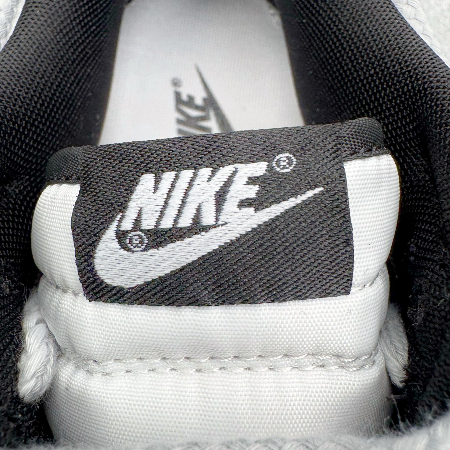 图片[14]-＃YC纯原 NK Dunk Low 弑影灵契 DD1391-100 定制系列天花板 无原鞋不开发 全系列得物原鞋一比一校对开发 配色持续更新中 终端对接 优势输出 全套原厂楦头原纸板数据档案倾力打造 原汁原味莞产 极致还原 圈内最强针车工艺 高端零售指定版 广东原厂配套原盒原标 鞋盒分三个尺码段 原厂冲刀 超高清洁度 全鞋零毛边皮料切割 采用原厂百宏鞋带以及原厂百宏织唛舌标 内标可供原厂几率过验 进口原装条纹中底布 四线拉帮白色点胶 原厂拉帮手法遵循公司 原厂电绣 极致还原 SIZE 40 40.5 41 42 42.5 43 44 44.5 45 46-选品中心