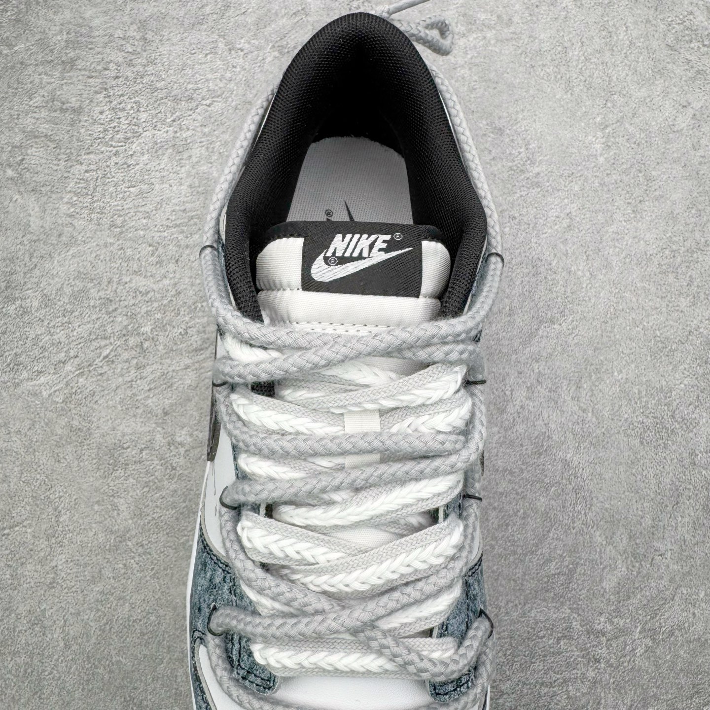 图片[5]-＃YC纯原 NK Dunk Low 弑影灵契 DD1391-100 定制系列天花板 无原鞋不开发 全系列得物原鞋一比一校对开发 配色持续更新中 终端对接 优势输出 全套原厂楦头原纸板数据档案倾力打造 原汁原味莞产 极致还原 圈内最强针车工艺 高端零售指定版 广东原厂配套原盒原标 鞋盒分三个尺码段 原厂冲刀 超高清洁度 全鞋零毛边皮料切割 采用原厂百宏鞋带以及原厂百宏织唛舌标 内标可供原厂几率过验 进口原装条纹中底布 四线拉帮白色点胶 原厂拉帮手法遵循公司 原厂电绣 极致还原 SIZE 40 40.5 41 42 42.5 43 44 44.5 45 46-选品中心