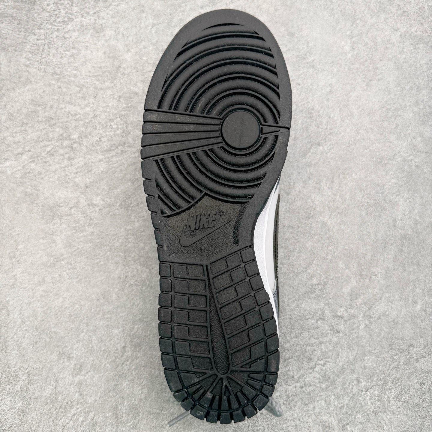 图片[9]-＃YC纯原 NK Dunk Low 弑影灵契 DD1391-100 定制系列天花板 无原鞋不开发 全系列得物原鞋一比一校对开发 配色持续更新中 终端对接 优势输出 全套原厂楦头原纸板数据档案倾力打造 原汁原味莞产 极致还原 圈内最强针车工艺 高端零售指定版 广东原厂配套原盒原标 鞋盒分三个尺码段 原厂冲刀 超高清洁度 全鞋零毛边皮料切割 采用原厂百宏鞋带以及原厂百宏织唛舌标 内标可供原厂几率过验 进口原装条纹中底布 四线拉帮白色点胶 原厂拉帮手法遵循公司 原厂电绣 极致还原 SIZE 40 40.5 41 42 42.5 43 44 44.5 45 46-选品中心