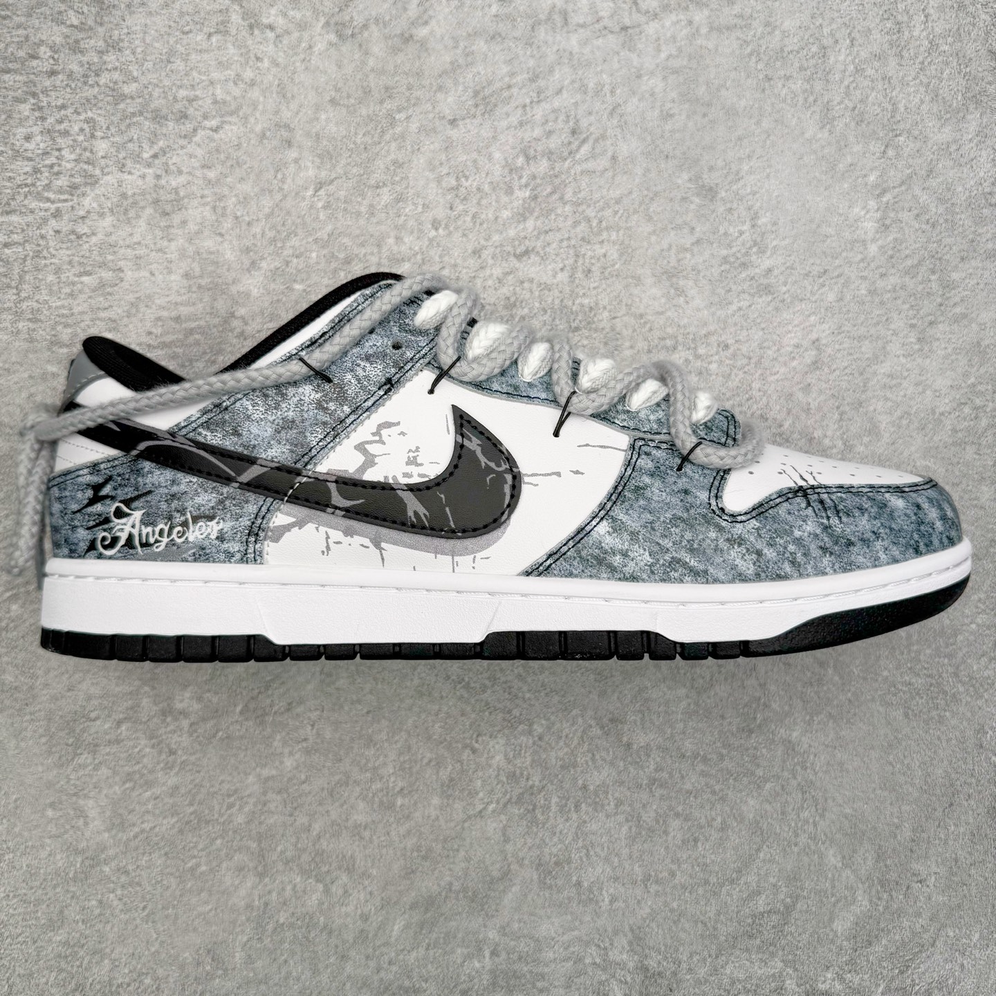 ＃YC纯原 NK Dunk Low 弑影灵契 DD1391-100 定制系列天花板 无原鞋不开发 全系列得物原鞋一比一校对开发 配色持续更新中 终端对接 优势输出 全套原厂楦头原纸板数据档案倾力打造 原汁原味莞产 极致还原 圈内最强针车工艺 高端零售指定版 广东原厂配套原盒原标 鞋盒分三个尺码段 原厂冲刀 超高清洁度 全鞋零毛边皮料切割 采用原厂百宏鞋带以及原厂百宏织唛舌标 内标可供原厂几率过验 进口原装条纹中底布 四线拉帮白色点胶 原厂拉帮手法遵循公司 原厂电绣 极致还原 SIZE 40 40.5 41 42 42.5 43 44 44.5 45 46-选品中心