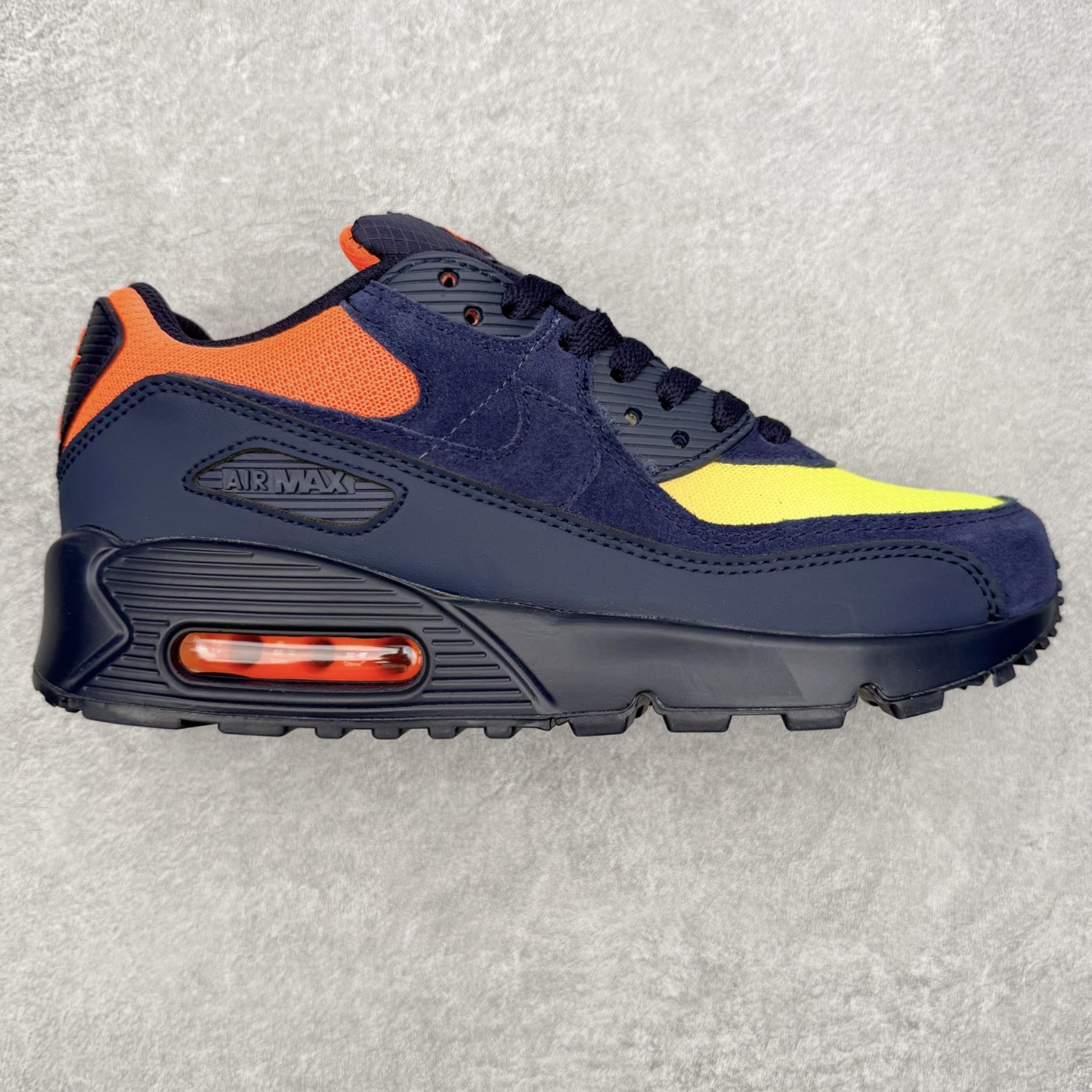 ＃MX版 NK Air MAX 90 气垫复古减震跑步鞋 DM0029-700 经典重温 独家陆续补货 外单专供大厂出品 品质稳定 一百余色 终端操作 Air Max 90于1990年推出 来自Air Max系列 在Air Max 1的基础上改进而得 增加了气垫面积 外型上也更为流线 最特別的就是加入了菱纹塑胶嵌板 为Air Max 90增添了许多潮流气息 皮革鞋面 造就出色耐穿性和支撑力 Max Air缓震配置搭配泡棉中底 令Air Max 90轻盈而舒适 华夫格橡胶外底 铸就Air Max 90非凡的抓地力 而Air Max 90不仅是一双跑鞋 它成功跨越了时间的演进 成为了球鞋文化与潮流圈中最熟为人知的鞋款之一 尺码：36 36.5 37.5 38 38.5 39 40 40.5 41 42 42.5 43 44 44.5 45-选品中心