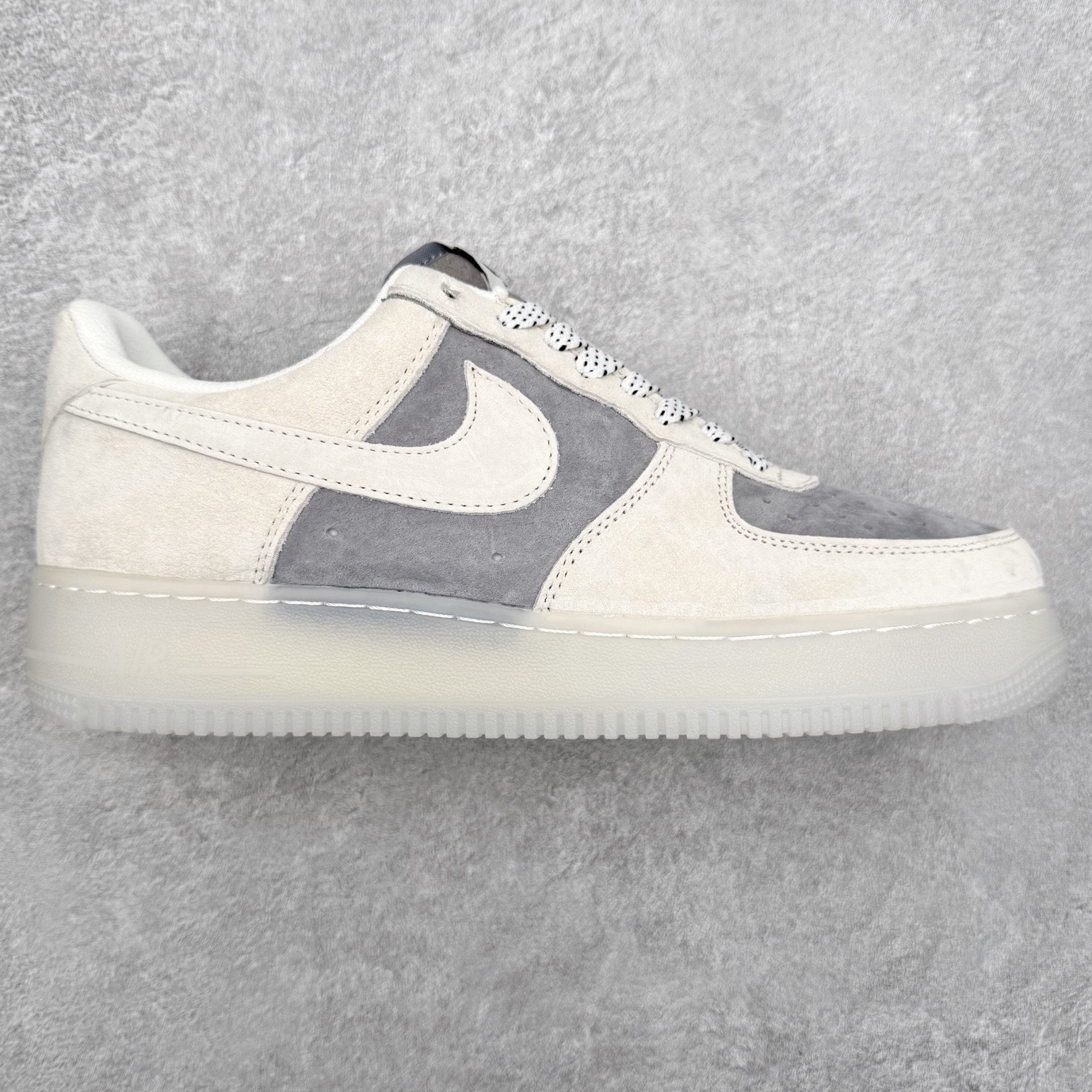 NK Air Force 1´07 Low 空军一号低帮百搭休闲运动板鞋 DD1928-309 柔软、弹性十足的缓震性能和出色的中底设计 横跨复古与现代的外型结合 造就出风靡全球 三十多年的Force 1 直到今天还深受青睐 实拍调校N版已经零色差零失真 百分百还原实物色彩所见即所得 不存在货不对板色差等低级问题 选购参考实物拍摄 不混卖不参货 只用心做好货严格选品 承诺混一赔十 尺码：36 36.5 37.5 38 38.5 39 40 40.5 41 42 42.5 43 44 44.5 45-选品中心