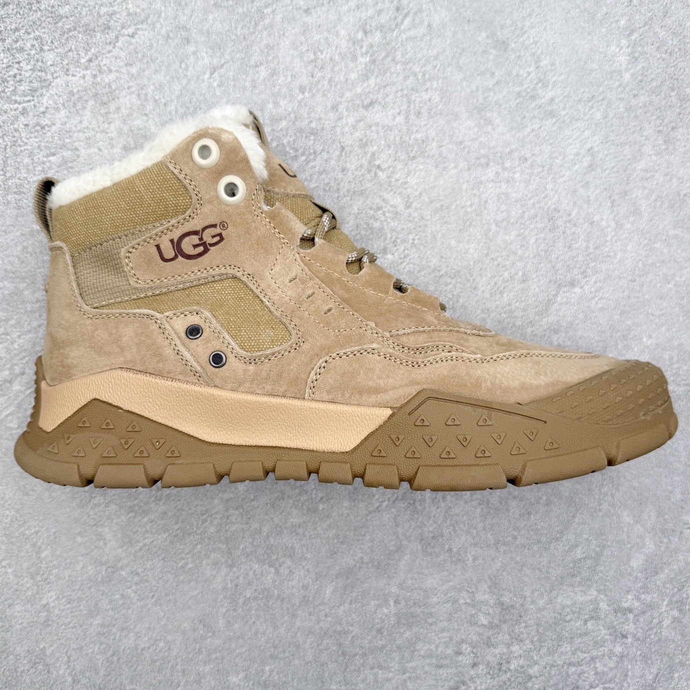 UGG Tasman Weather Hybrid 塔斯曼混合系列户外中帮休闲马丁靴雪地靴UGG秋冬新品 秋冬必备(内里加绒保暖🔥)时尚休闲马丁靴雪地靴系列 代购专供品质 面料采用进口头层牛皮材质 鞋内里采用🔥毛茸一体内里保暖锁热。外置防滑橡胶大底 系带设计 穿脱十分方便 采用TPU模压定型真皮鞋面材质#科技外底防滑,耐磨性和良好的弹性!尺码:39-44-选品中心