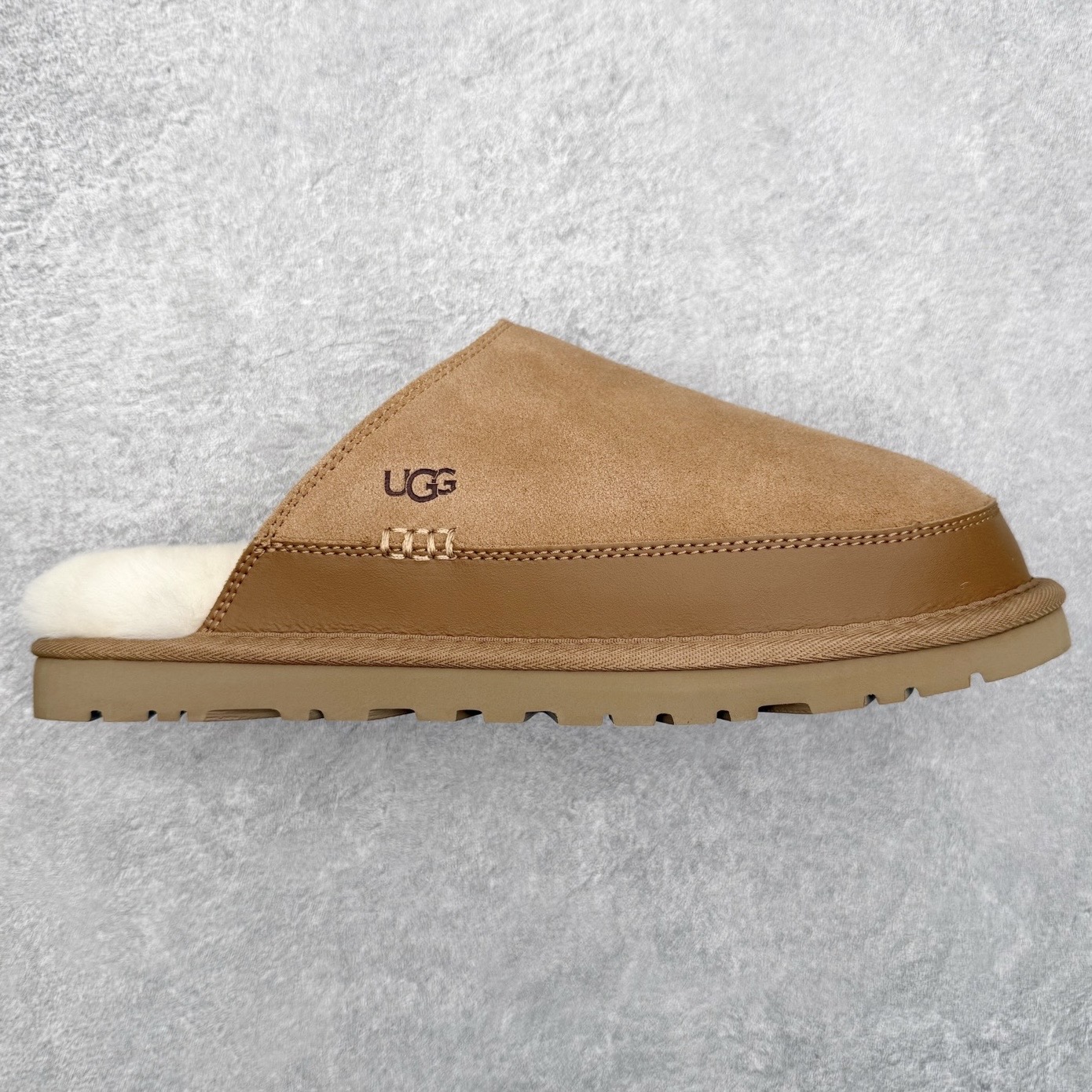 UGG 4585 秋冬羊皮毛一体雪地靴 全鞋采用ZP同厂 隆丰A级澳洲进口羊皮毛一体 品牌代工厂生产线 完全遵循ZP工艺流程 代工厂原厂版师 秉承无原鞋不开发选择 注重每一处细节 市面最正版型 TREADLITE\\\”轻翼\\\”科技外底 轻便/耐用/柔韧/桩型【售后郑重承诺】一个月内若出现重大脱胶/断底等质量问题 直接为您换新!尺码:35 36 37 38 39 40-选品中心