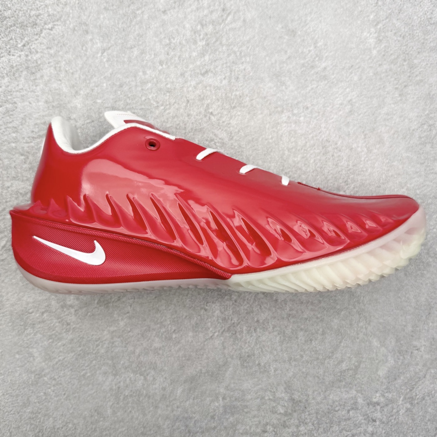 ＃K版 NK Air Zoom G.T.4.0 EP 新款实战低帮篮球鞋 一个月返厂/换新售后服务 支持各种实战 全套原纸板楦头开发 独家原档数据私模唯一正确8层组合大底 全新GT 4.0全掌搭载了 ZoomX 泡棉 使得整双鞋在缓震表现上可谓相当优秀 拥有着顶级科技配置的同时 颜值设计也非常可观 整体鞋型仍然保留了前低后高的设计 G.T. Cut 传统的突进极速突破的感觉 鞋头麂皮材质和 NK Flywire 飞线工艺 相对来说包裹感更好了 必备的TPU 支撑片 两侧 Swoosh 的透气孔设计 起到散热透气的作用 鞋舌采用类似跑鞋的半开叉式设计 搭配鞋带既可以提升包裹感 又降低了运动中鞋舌乱跑的可能性 鞋子内里填充相当厚实 避免掉跟 尺码：36 36.5 37.5 38 38.5 39 40 40.5 41 42 42.5 43 44 44.5 45 45.5 46-选品中心