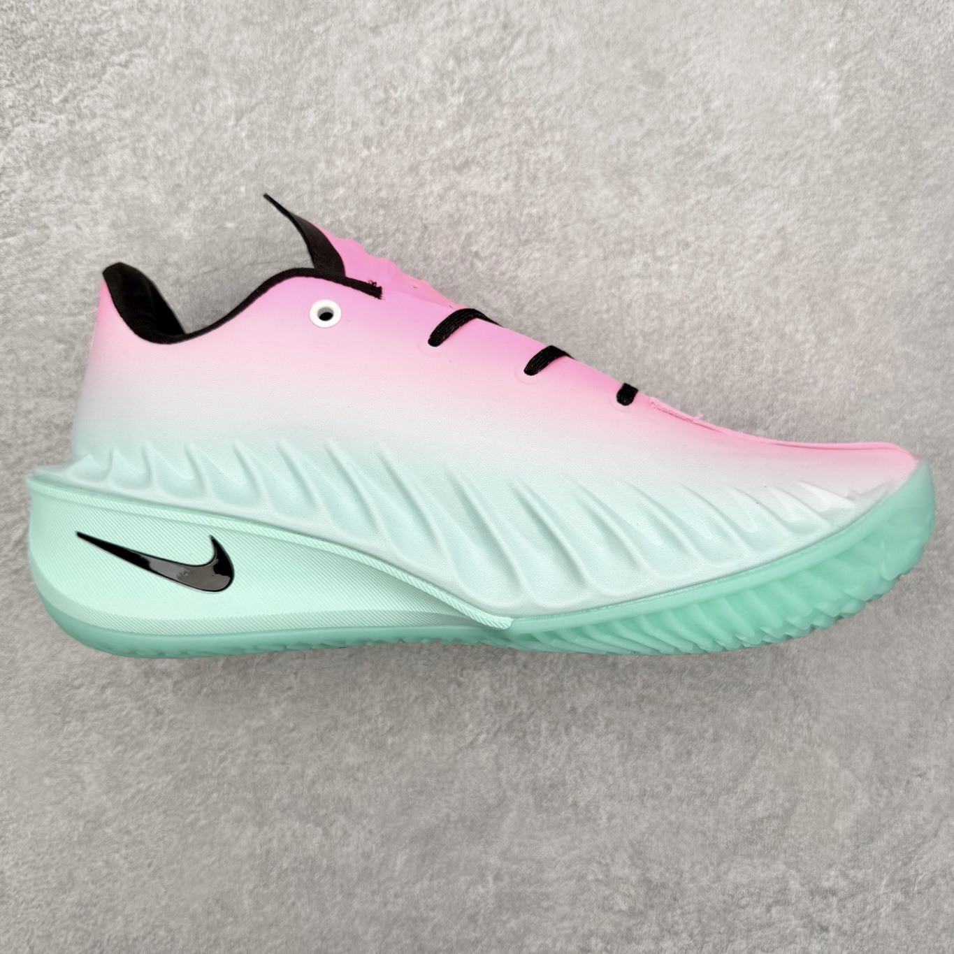 ＃K版 NK Air Zoom G.T.4.0 EP 新款实战低帮篮球鞋 一个月返厂/换新售后服务 支持各种实战 全套原纸板楦头开发 独家原档数据私模唯一正确8层组合大底 全新GT 4.0全掌搭载了 ZoomX 泡棉 使得整双鞋在缓震表现上可谓相当优秀 拥有着顶级科技配置的同时 颜值设计也非常可观 整体鞋型仍然保留了前低后高的设计 G.T. Cut 传统的突进极速突破的感觉 鞋头麂皮材质和 NK Flywire 飞线工艺 相对来说包裹感更好了 必备的TPU 支撑片 两侧 Swoosh 的透气孔设计 起到散热透气的作用 鞋舌采用类似跑鞋的半开叉式设计 搭配鞋带既可以提升包裹感 又降低了运动中鞋舌乱跑的可能性 鞋子内里填充相当厚实 避免掉跟 尺码：36 36.5 37.5 38 38.5 39 40 40.5 41 42 42.5 43 44 44.5 45 45.5 46-选品中心