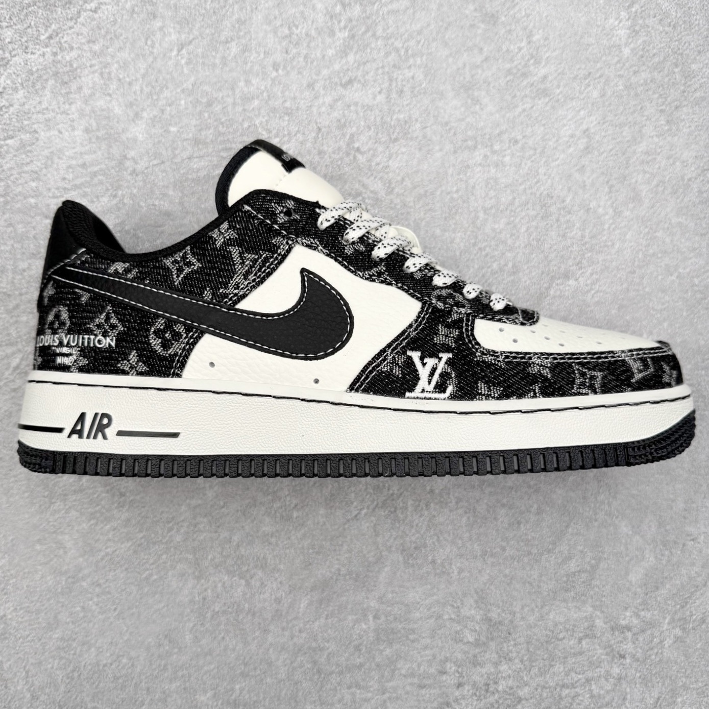 NK Air Force 1´07 Low 空军一号低帮百搭休闲运动板鞋 NH0601-579 柔软、弹性十足的缓震性能和出色的中底设计 横跨复古与现代的外型结合 造就出风靡全球 三十多年的Force 1 直到今天还深受青睐 实拍调校N版已经零色差零失真 百分百还原实物色彩所见即所得 不存在货不对板色差等低级问题 选购参考实物拍摄 不混卖不参货 只用心做好货严格选品 承诺混一赔十 尺码：36 36.5 37.5 38 38.5 39 40 40.5 41 42 42.5 43 44 44.5 45-选品中心