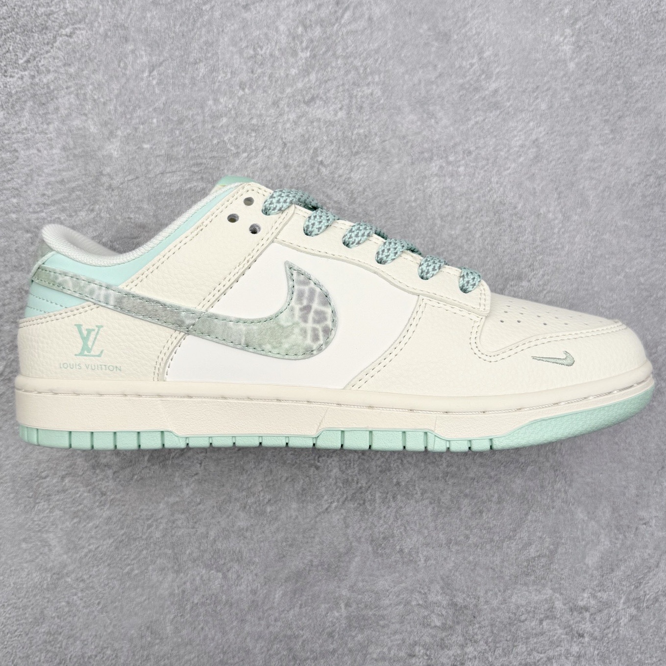 NK Dunk Low 定制配色 XS6089-628 大厂出品 极力推荐 原装头层材料 独家版型蒸餾加工帶來的是更好的视觉和脚感体验大厂纯原品质出货 清洁度 电绣工艺 皮料切割干净无任何毛边 细节完美 实拍调校N版已经零色差零失真 百分百还原实物色彩所见即所得 不存在货不对板色差等低级问题 选购参考实物拍摄 不混卖不参货 只用心做好货严格选品 承诺混一赔十 尺码：36 36.5 37.5 38 38.5 39 40 40.5 41 42 42.5 43 44 44.5 45-选品中心