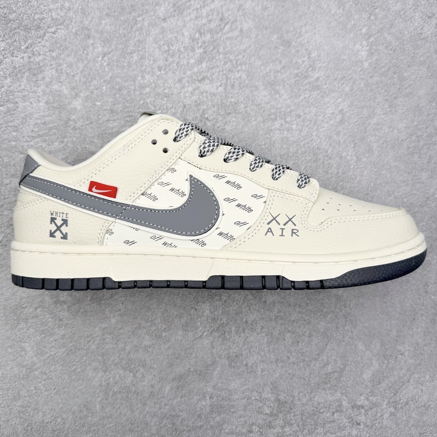 NK Dunk Low 定制配色 SD8888-005 大厂出品 极力推荐 原装头层材料 独家版型蒸餾加工帶來的是更好的视觉和脚感体验大厂纯原品质出货 清洁度 电绣工艺 皮料切割干净无任何毛边 细节完美 实拍调校N版已经零色差零失真 百分百还原实物色彩所见即所得 不存在货不对板色差等低级问题 选购参考实物拍摄 不混卖不参货 只用心做好货严格选品 承诺混一赔十 尺码：36 36.5 37.5 38 38.5 39 40 40.5 41 42 42.5 43 44 44.5 45-选品中心