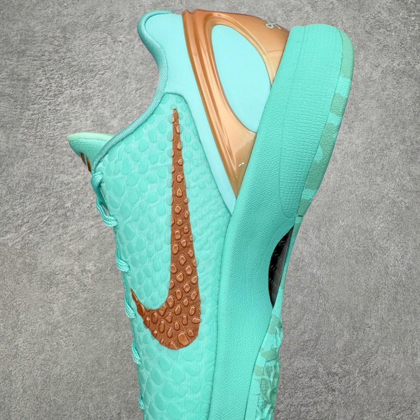 图片[7]-＃GX纯原 NK Zoom Kobe 6 Protro 科比六代 杰伦布伦森 自由女神 IO5774-300 完美复刻公司货 前掌超大Zoom Turbo气垫 后掌EVA缓震 真正的原汁原味 还原ZP脚感 全身鞋材卡料色独家定制 唯一正确喷漆工艺Swoosh 正确凹凸蛇鳞工艺 正确鞋面渐变效果 内全置真动飞态线 独立原厂模具 最大尺码达到48.5码 首批不拼图大几率过验 亲测已过 支持各种高强度实战 无需担心 上脚价 补货周期极长 脚宽建议买大半码 科比系列前掌偏窄 不影响二次销售 支持七天无理由退换 尺码：40 40.5 41 42 42.5 43 44 44.5 45 45.5 46 47.5 48.5 49.6 50.5-选品中心