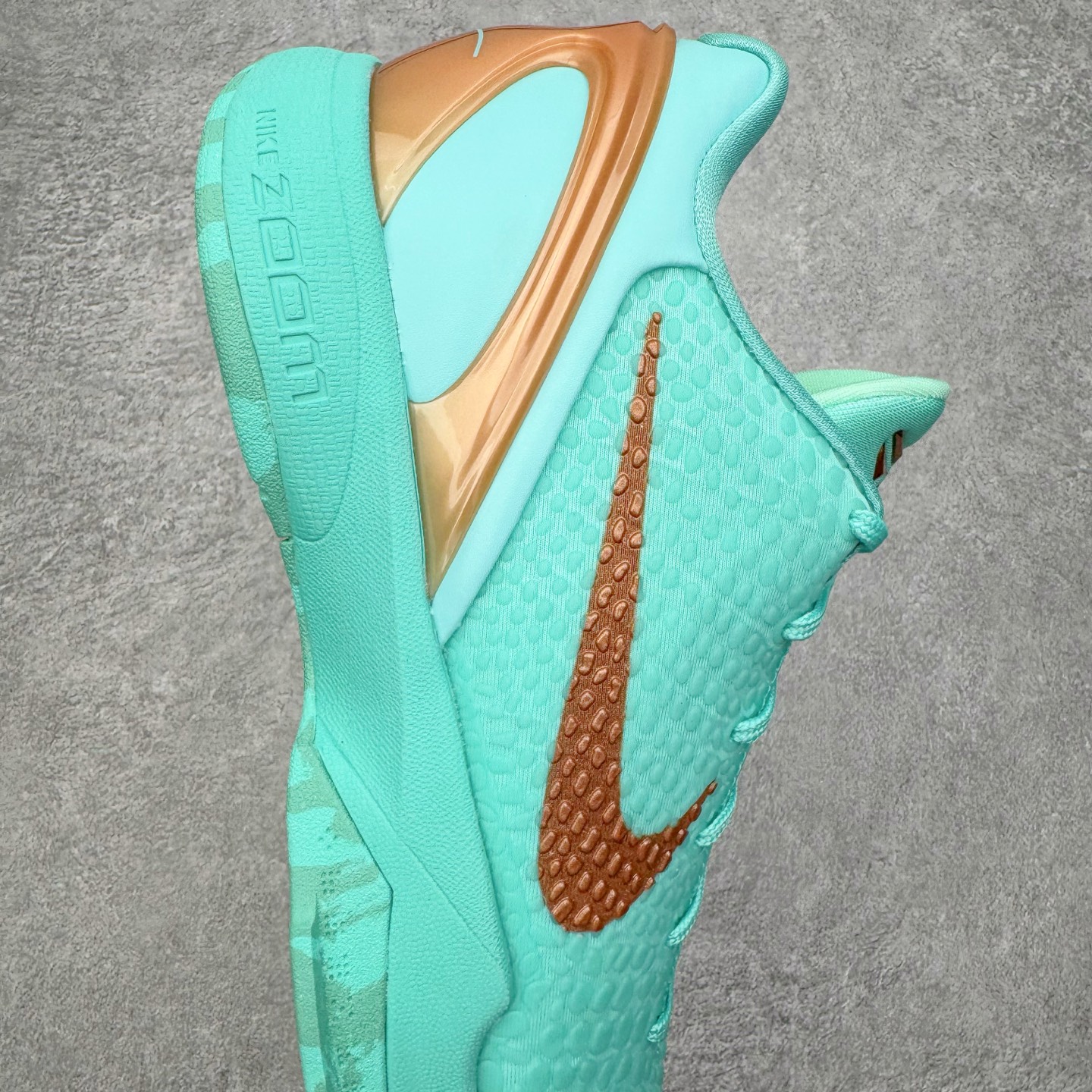 图片[6]-＃GX纯原 NK Zoom Kobe 6 Protro 科比六代 杰伦布伦森 自由女神 IO5774-300 完美复刻公司货 前掌超大Zoom Turbo气垫 后掌EVA缓震 真正的原汁原味 还原ZP脚感 全身鞋材卡料色独家定制 唯一正确喷漆工艺Swoosh 正确凹凸蛇鳞工艺 正确鞋面渐变效果 内全置真动飞态线 独立原厂模具 最大尺码达到48.5码 首批不拼图大几率过验 亲测已过 支持各种高强度实战 无需担心 上脚价 补货周期极长 脚宽建议买大半码 科比系列前掌偏窄 不影响二次销售 支持七天无理由退换 尺码：40 40.5 41 42 42.5 43 44 44.5 45 45.5 46 47.5 48.5 49.6 50.5-选品中心
