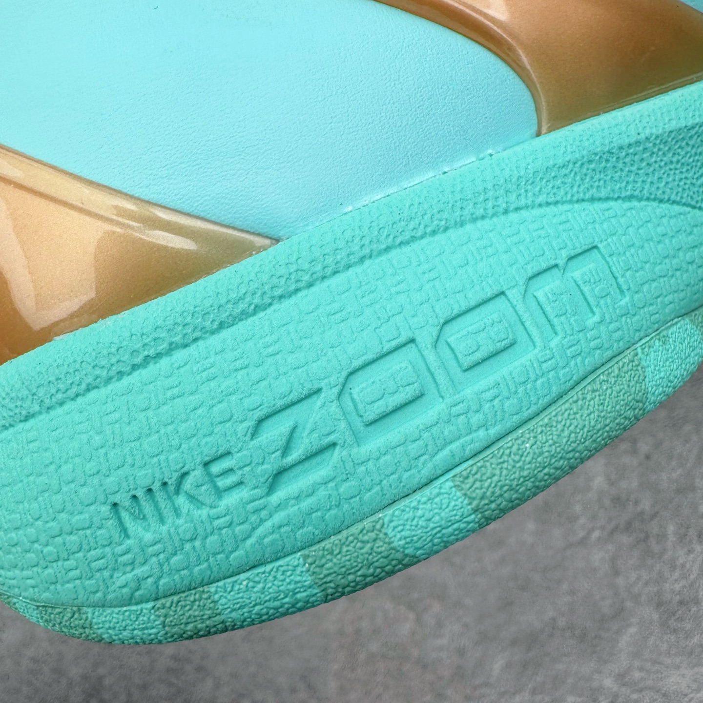 图片[15]-＃GX纯原 NK Zoom Kobe 6 Protro 科比六代 杰伦布伦森 自由女神 IO5774-300 完美复刻公司货 前掌超大Zoom Turbo气垫 后掌EVA缓震 真正的原汁原味 还原ZP脚感 全身鞋材卡料色独家定制 唯一正确喷漆工艺Swoosh 正确凹凸蛇鳞工艺 正确鞋面渐变效果 内全置真动飞态线 独立原厂模具 最大尺码达到48.5码 首批不拼图大几率过验 亲测已过 支持各种高强度实战 无需担心 上脚价 补货周期极长 脚宽建议买大半码 科比系列前掌偏窄 不影响二次销售 支持七天无理由退换 尺码：40 40.5 41 42 42.5 43 44 44.5 45 45.5 46 47.5 48.5 49.6 50.5-选品中心