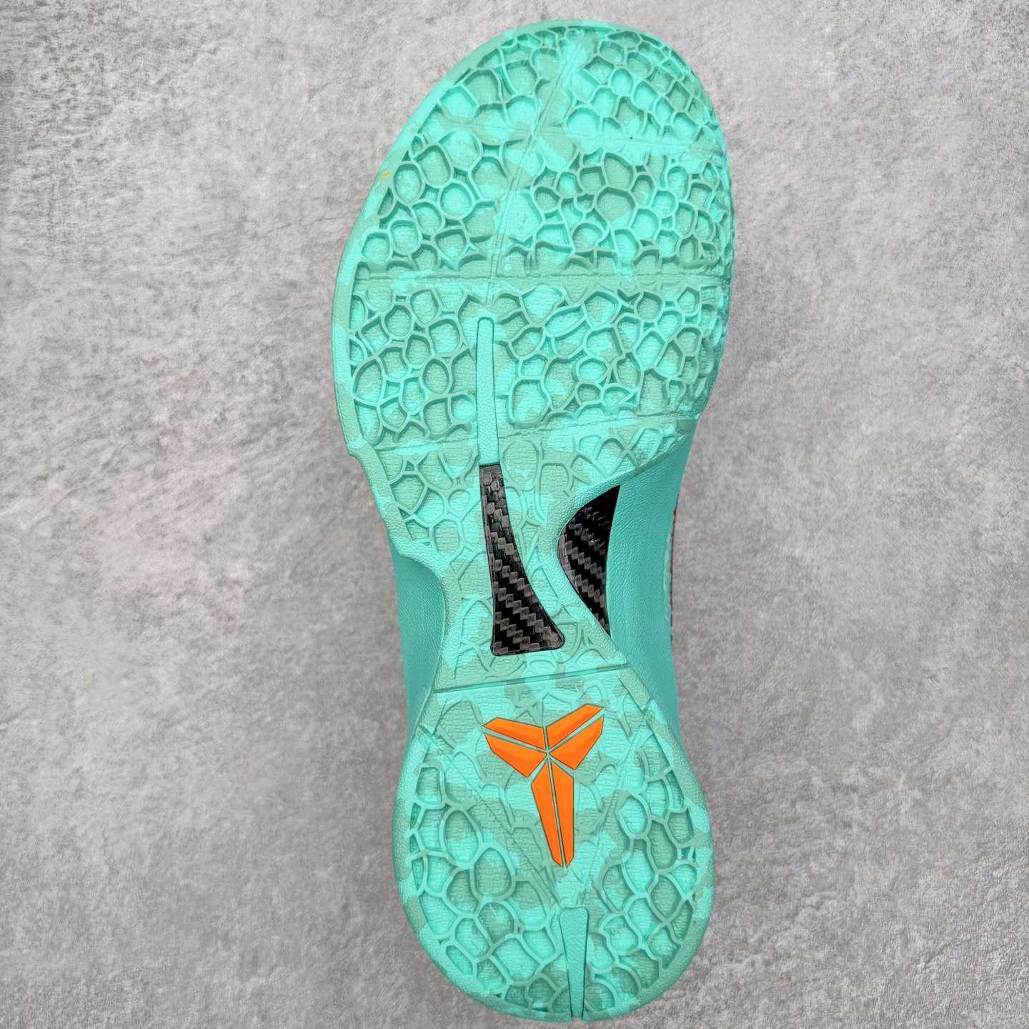 图片[9]-＃GX纯原 NK Zoom Kobe 6 Protro 科比六代 杰伦布伦森 自由女神 IO5774-300 完美复刻公司货 前掌超大Zoom Turbo气垫 后掌EVA缓震 真正的原汁原味 还原ZP脚感 全身鞋材卡料色独家定制 唯一正确喷漆工艺Swoosh 正确凹凸蛇鳞工艺 正确鞋面渐变效果 内全置真动飞态线 独立原厂模具 最大尺码达到48.5码 首批不拼图大几率过验 亲测已过 支持各种高强度实战 无需担心 上脚价 补货周期极长 脚宽建议买大半码 科比系列前掌偏窄 不影响二次销售 支持七天无理由退换 尺码：40 40.5 41 42 42.5 43 44 44.5 45 45.5 46 47.5 48.5 49.6 50.5-选品中心