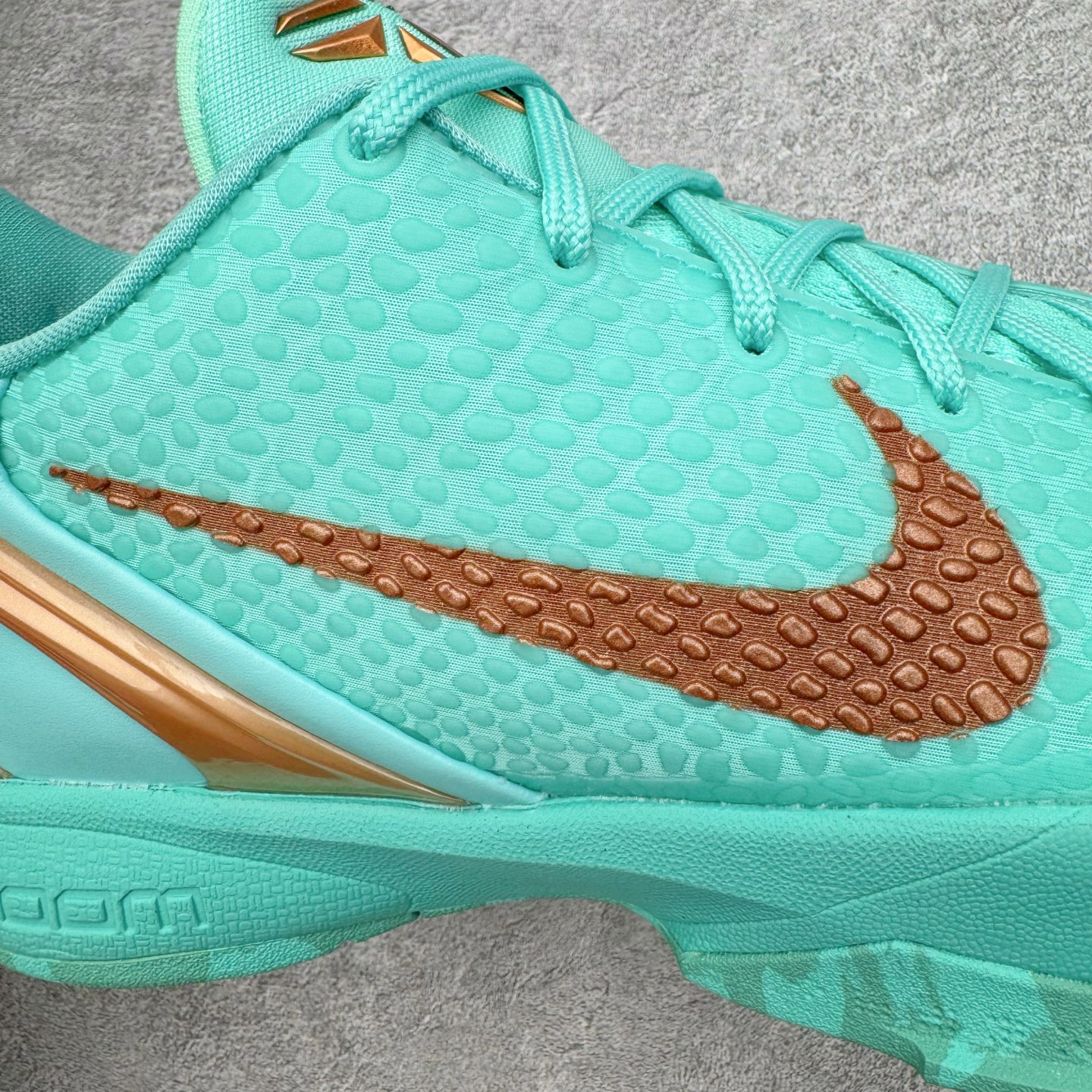 图片[16]-＃GX纯原 NK Zoom Kobe 6 Protro 科比六代 杰伦布伦森 自由女神 IO5774-300 完美复刻公司货 前掌超大Zoom Turbo气垫 后掌EVA缓震 真正的原汁原味 还原ZP脚感 全身鞋材卡料色独家定制 唯一正确喷漆工艺Swoosh 正确凹凸蛇鳞工艺 正确鞋面渐变效果 内全置真动飞态线 独立原厂模具 最大尺码达到48.5码 首批不拼图大几率过验 亲测已过 支持各种高强度实战 无需担心 上脚价 补货周期极长 脚宽建议买大半码 科比系列前掌偏窄 不影响二次销售 支持七天无理由退换 尺码：40 40.5 41 42 42.5 43 44 44.5 45 45.5 46 47.5 48.5 49.6 50.5-选品中心