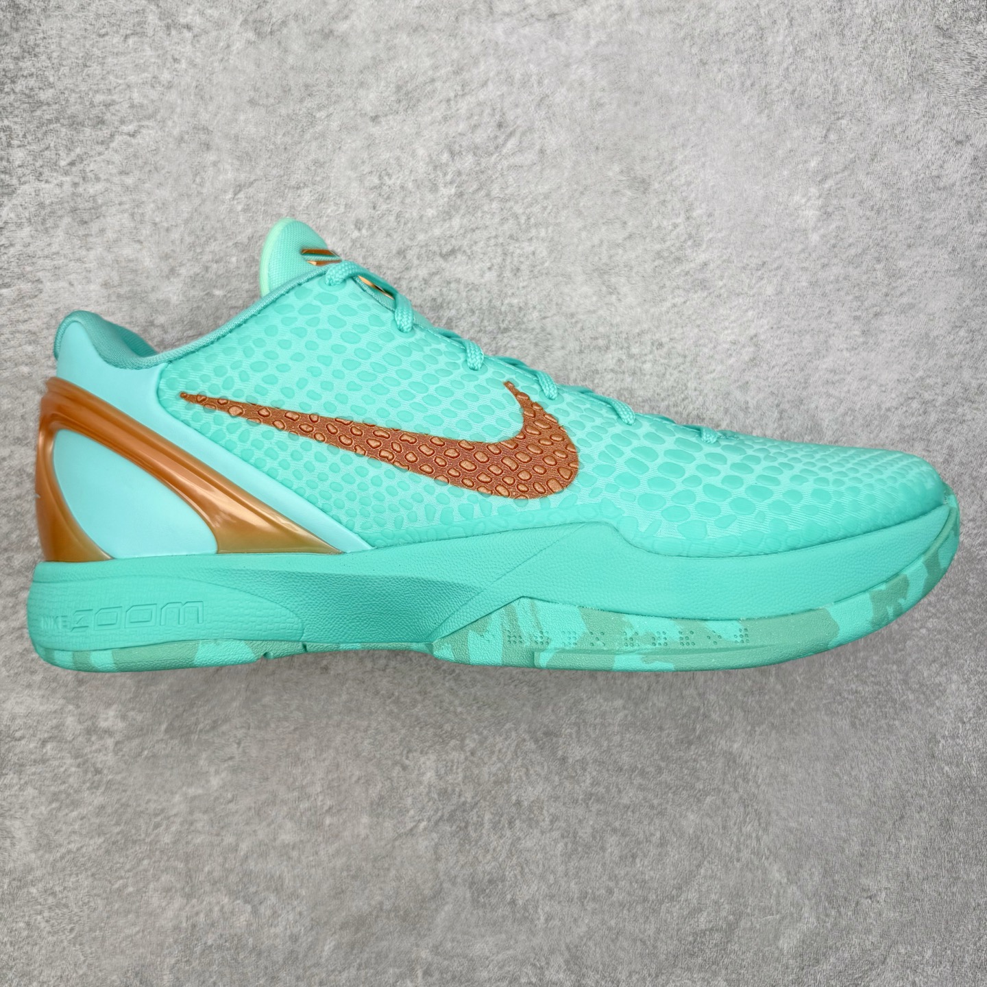 ＃GX纯原 NK Zoom Kobe 6 Protro 科比六代 杰伦布伦森 自由女神 IO5774-300 完美复刻公司货 前掌超大Zoom Turbo气垫 后掌EVA缓震 真正的原汁原味 还原ZP脚感 全身鞋材卡料色独家定制 唯一正确喷漆工艺Swoosh 正确凹凸蛇鳞工艺 正确鞋面渐变效果 内全置真动飞态线 独立原厂模具 最大尺码达到48.5码 首批不拼图大几率过验 亲测已过 支持各种高强度实战 无需担心 上脚价 补货周期极长 脚宽建议买大半码 科比系列前掌偏窄 不影响二次销售 支持七天无理由退换 尺码：40 40.5 41 42 42.5 43 44 44.5 45 45.5 46 47.5 48.5 49.6 50.5-选品中心